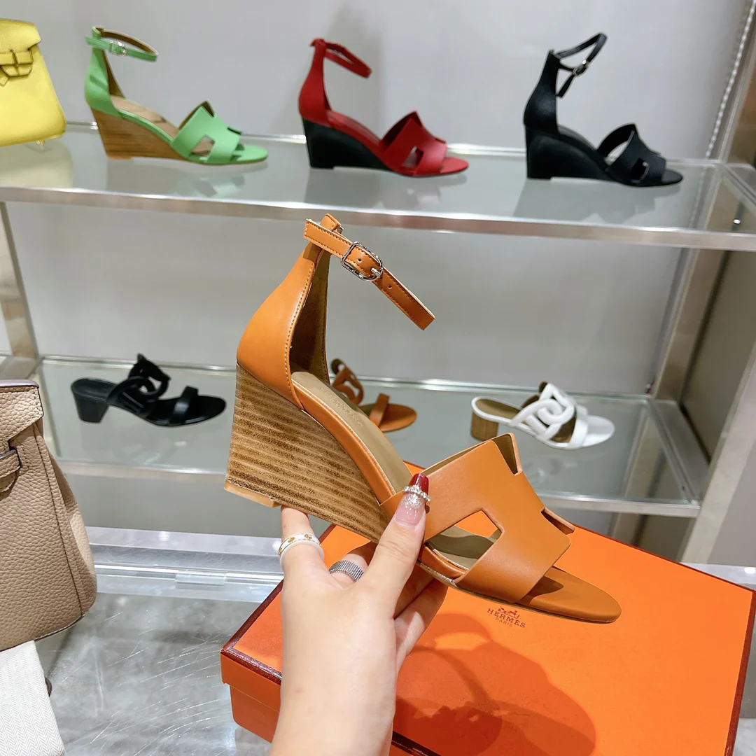 Новинки коллекции Hermes весна/лето 2022 - Босоножки на высоком каблуке - 5