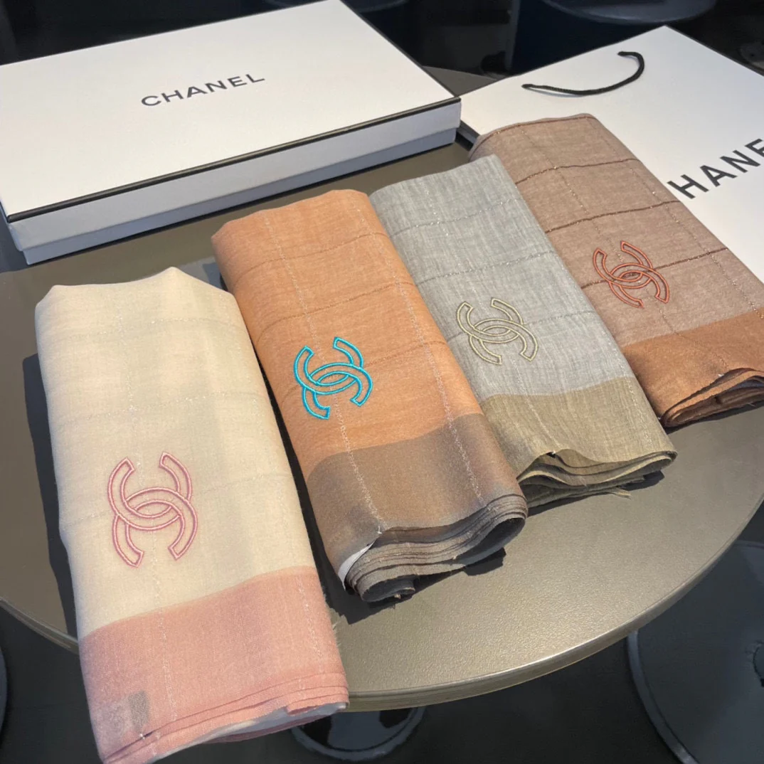 Chanel - Легкий шарф в клетку с золотой нитью - 90-210 см - Высококачественный австралийский импортный чистый кашемир - 1 шт.