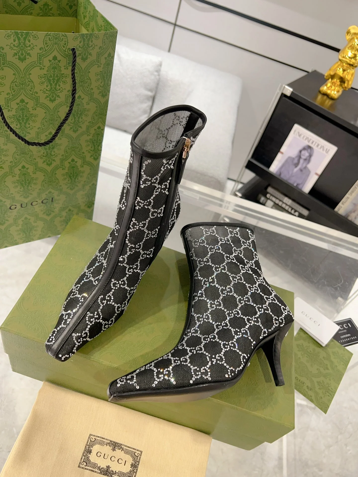 Gucci - Ботильоны на шпильке с сетчатыми вставками и стразами - Черные