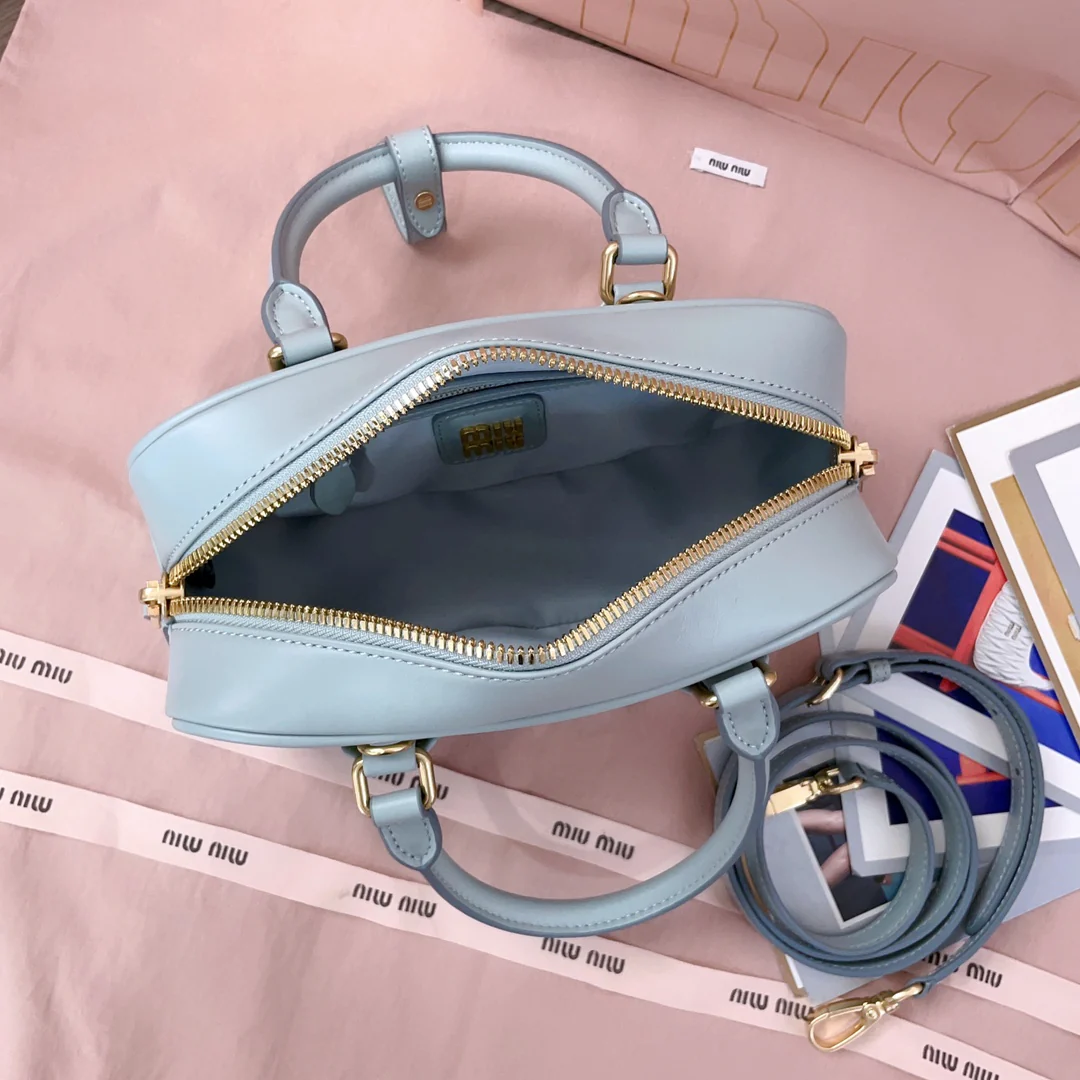 Боулинг-сумка Miu Miu 5bb142 с матовым узором - синяя