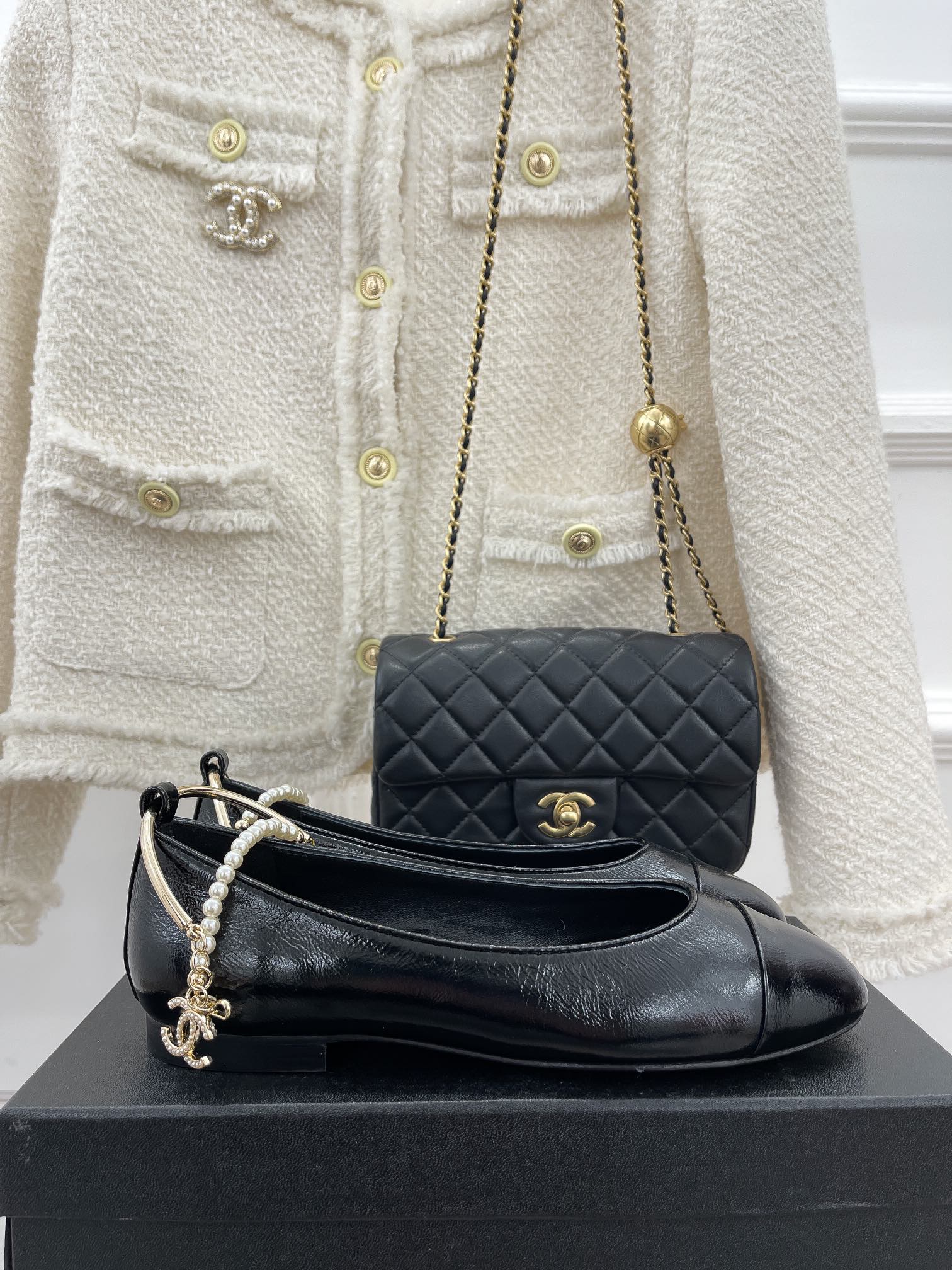 Chanel - Классический браслет на щиколотку с жемчужной цепочкой - Туфли Мэри Джейн