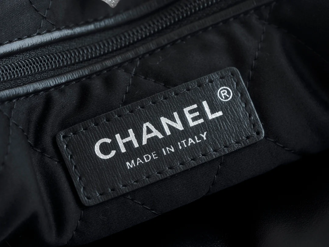 Сумка Chanel 22p 22bag, маленькая, черная, с серебряной пряжкой - 1 шт.