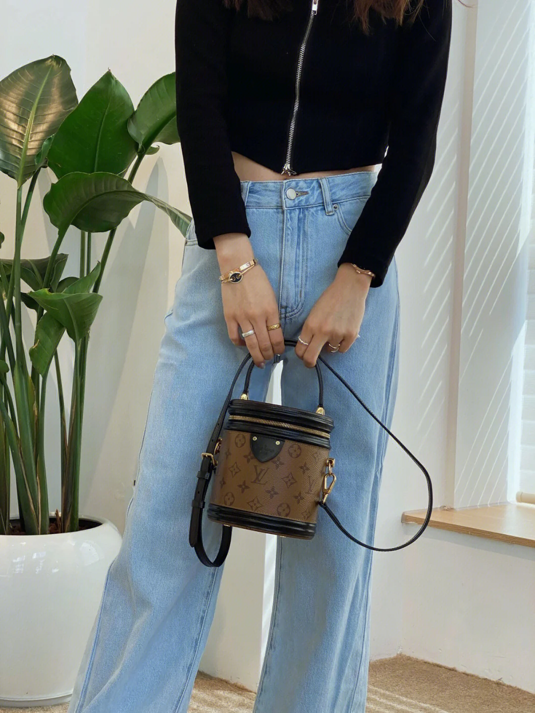 m43986-LV-Cannes Money Bucket-Handbag/Crossbody Bag