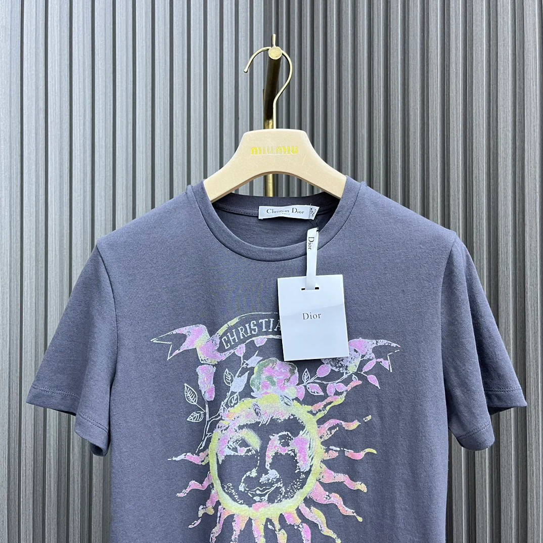 Dior - 2403-24 Новинка: Футболка с круглым вырезом и принтом в виде солнца - синяя