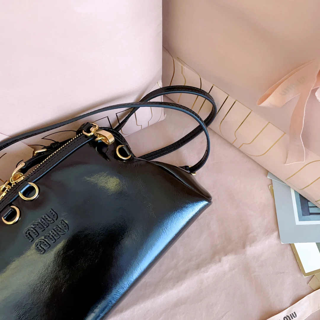 Рюкзак Miu Miu 5bf131 Shell Backpack - черный