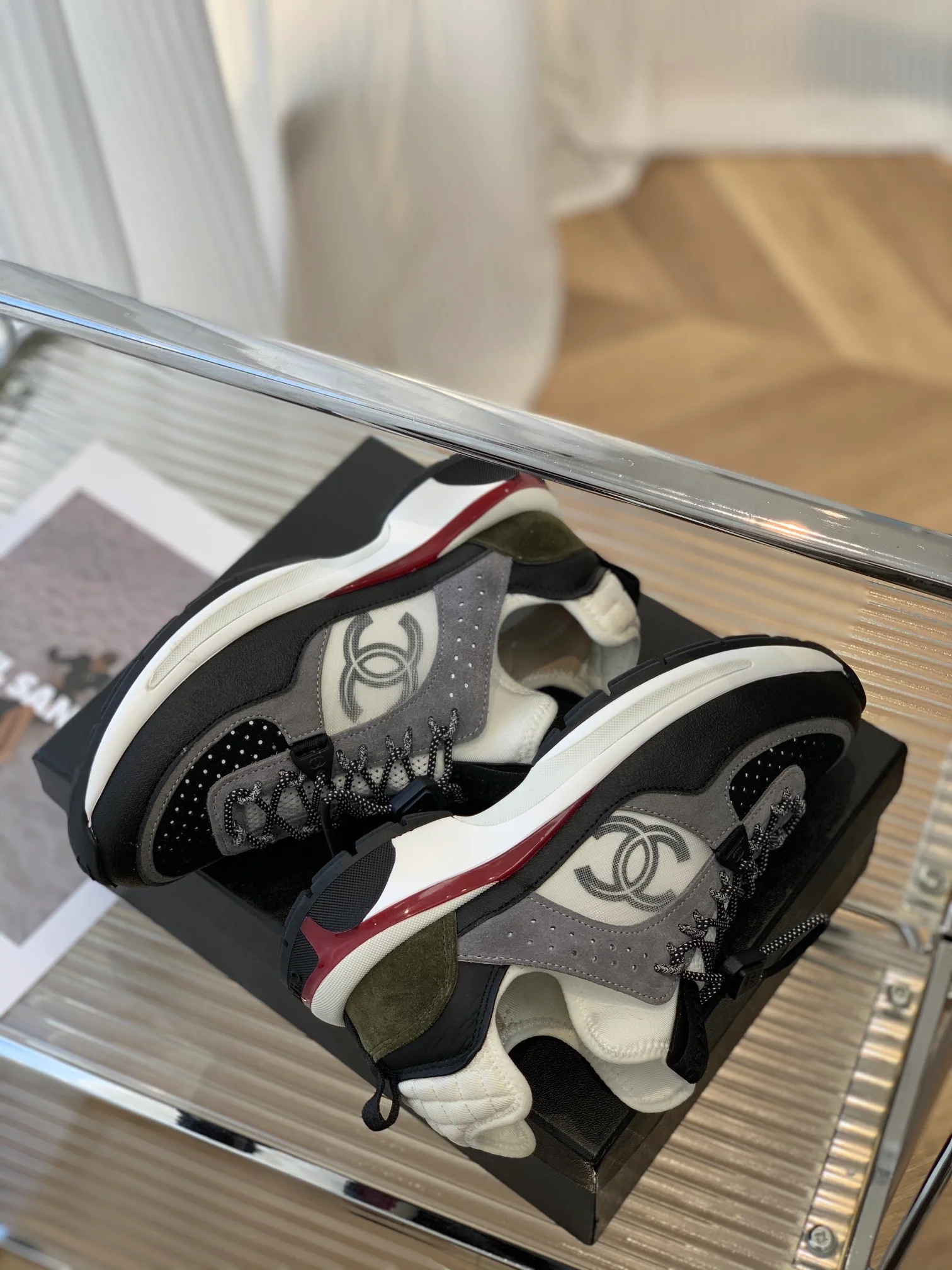 Chanel - Повседневные кроссовки - Черно-серые