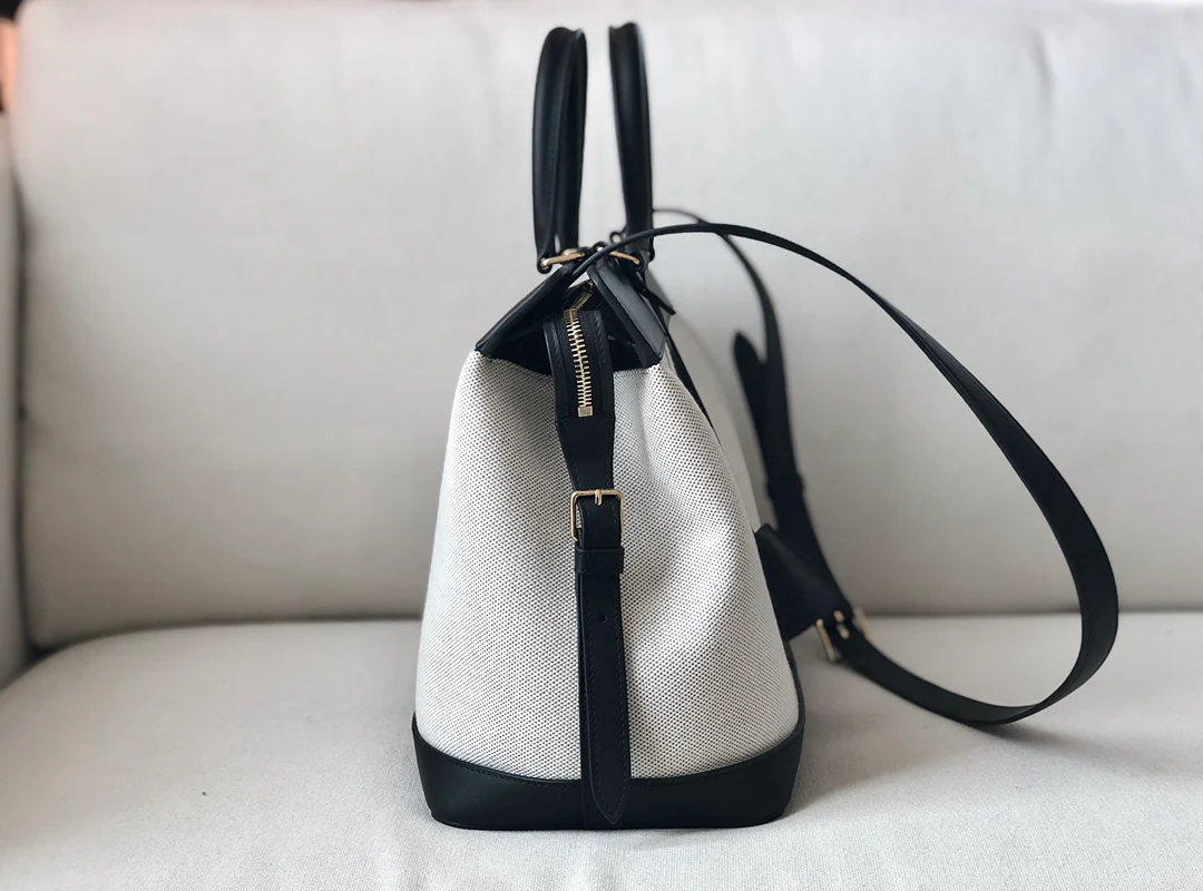 Средняя сумка Cabas de France из черной ткани.