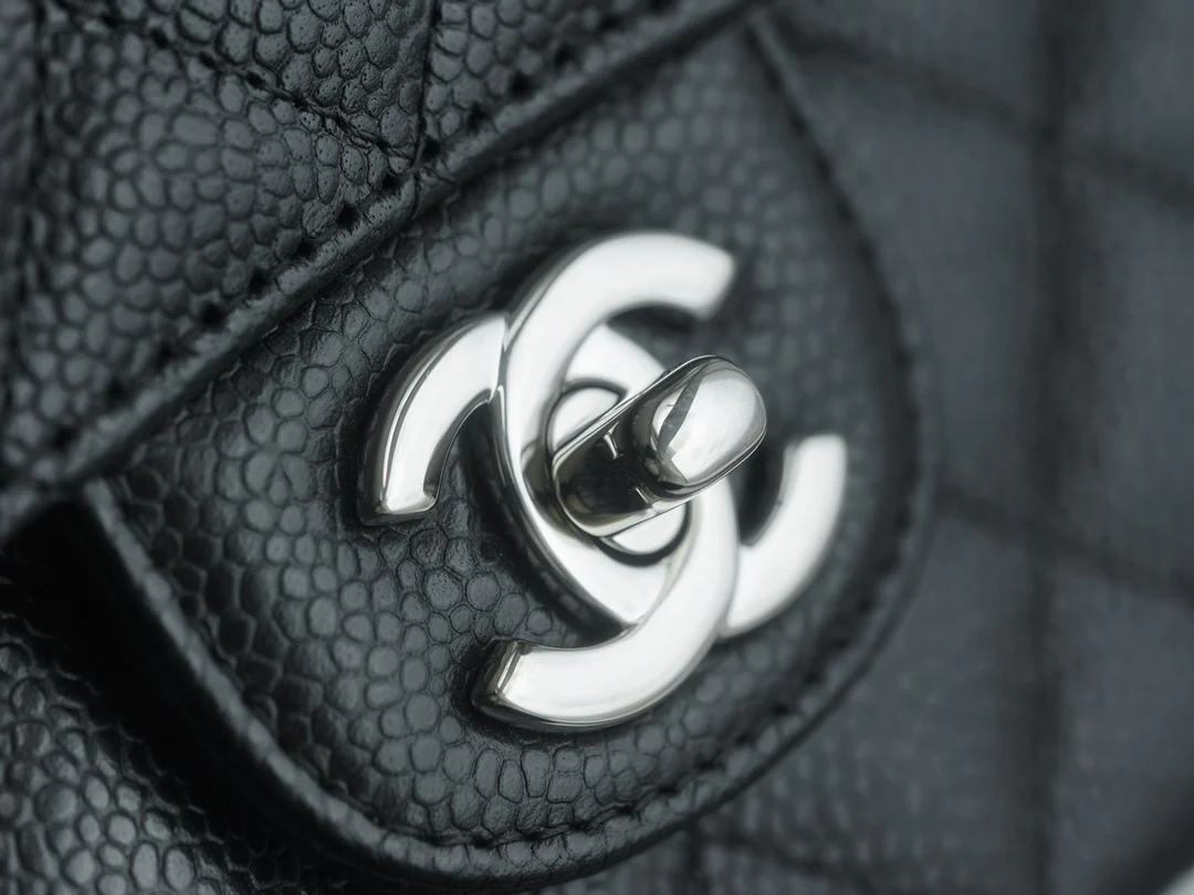 Chanel Classic Flap Caviar Black Medium