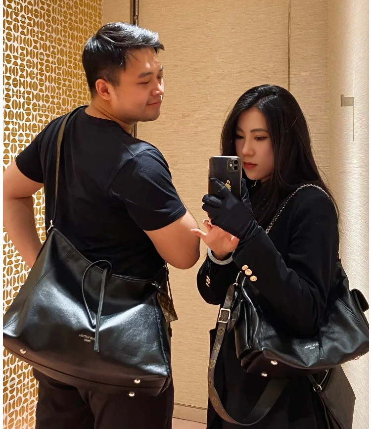 LV-m24861-carryall-cargo-vibe-pm handbag-black