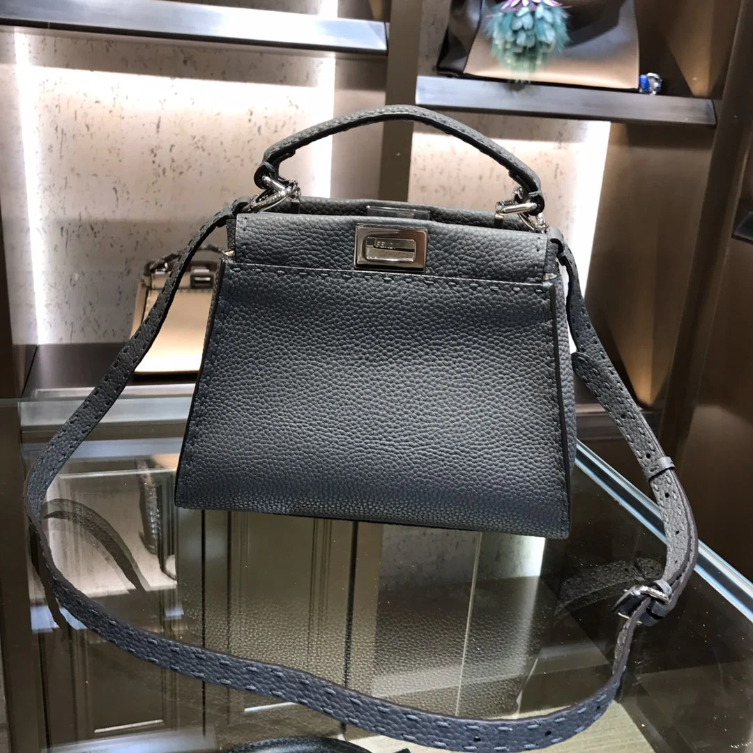 Серая мини-сумка Fendi Peekaboo Selleria