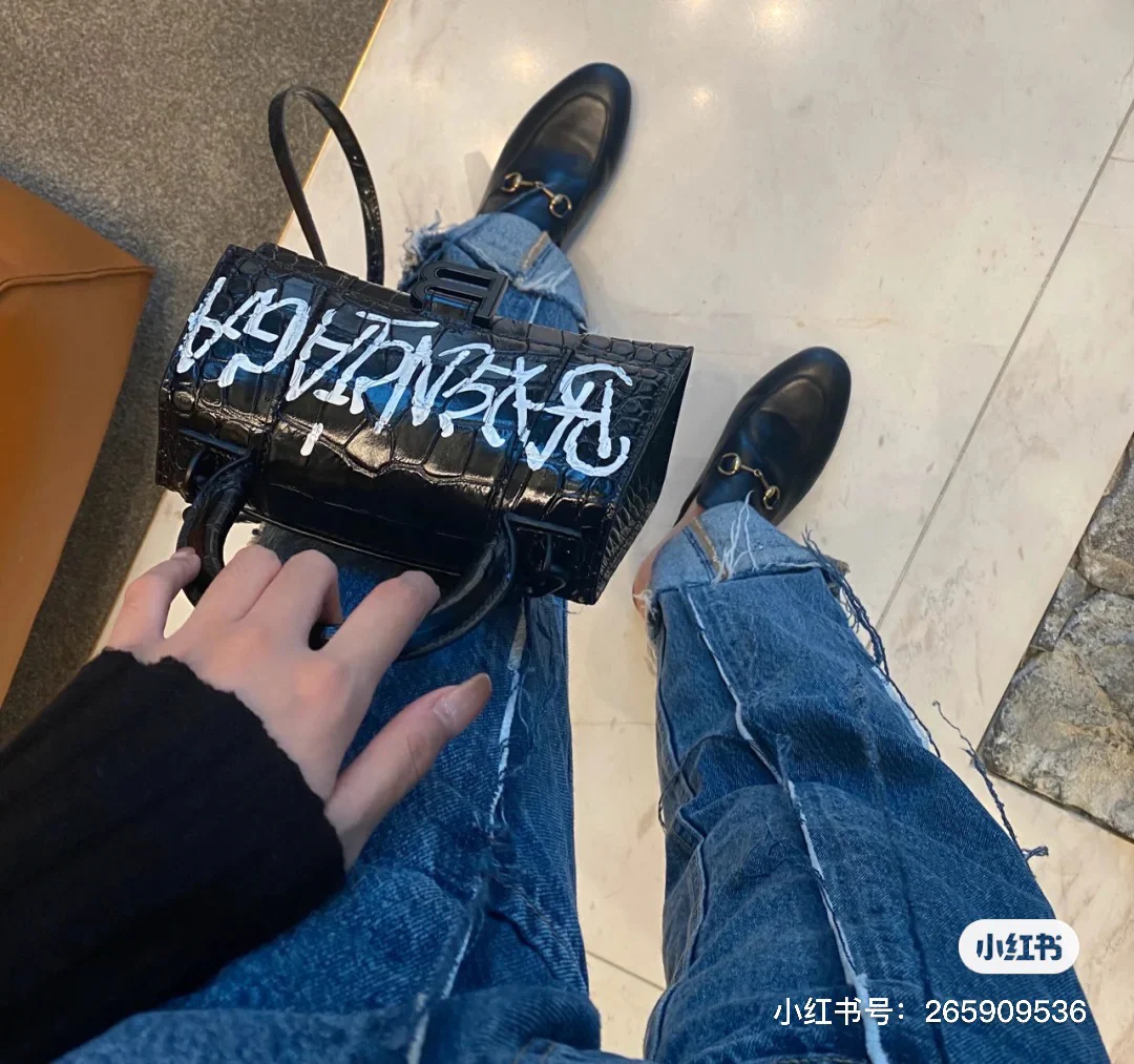 Balenciaga - Сумка-песочные часы - Черная крокодиловая кожа с граффити