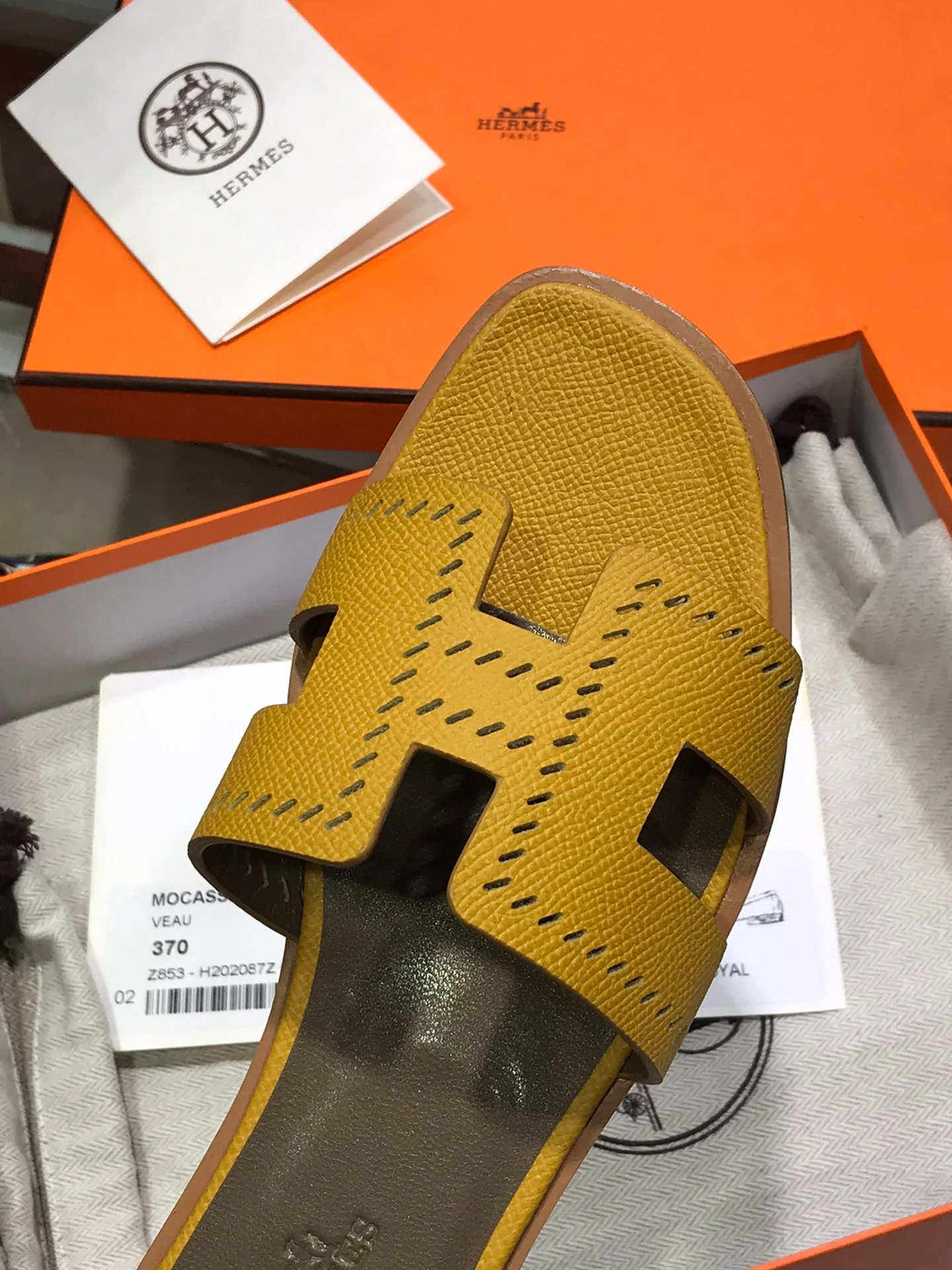 Новинка весны 2022 года от Hermes - плоские тапочки H - 4