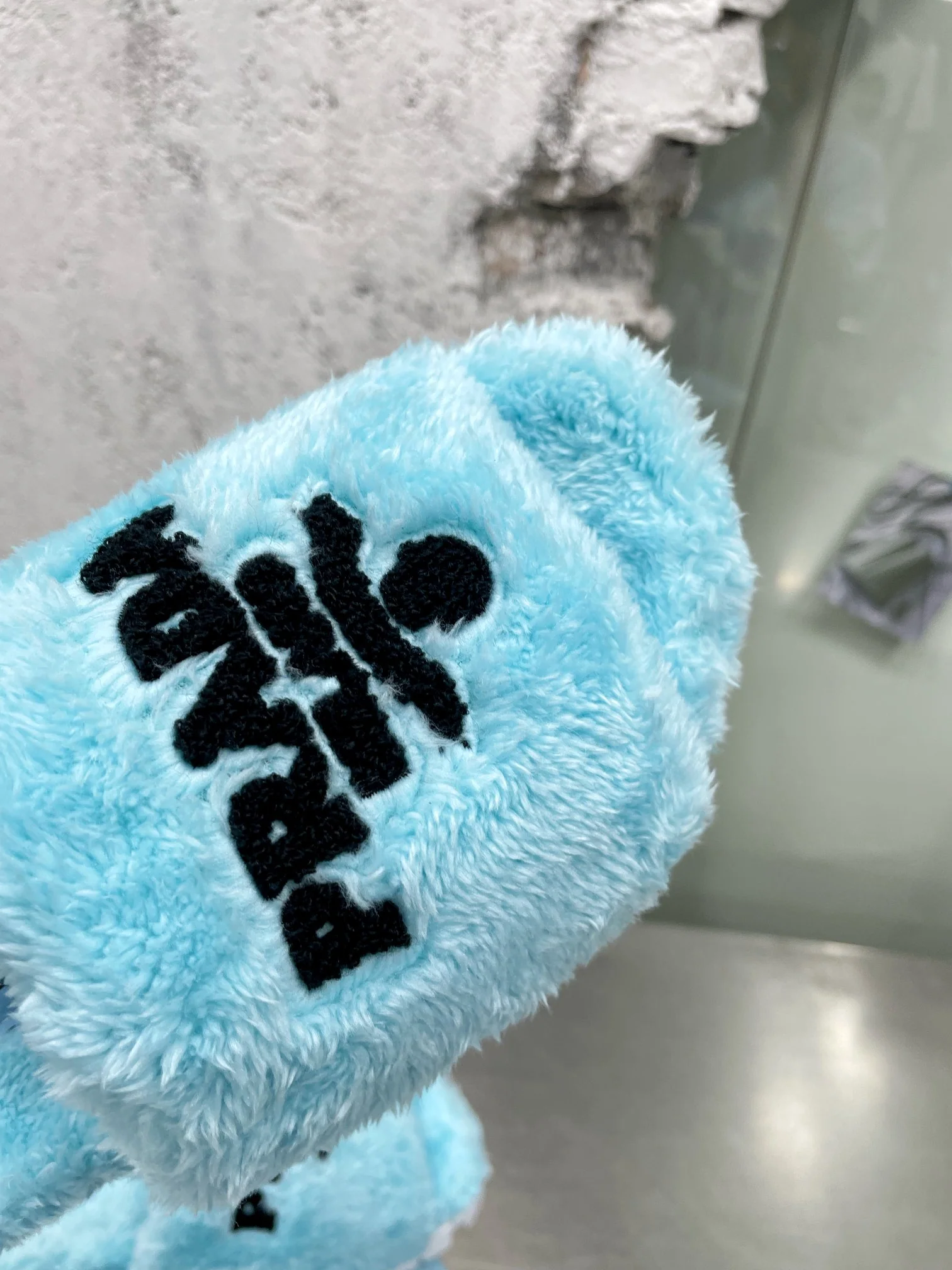 Новинки Prada осень/зима 2022 — Меховые тапочки — Стиль знаменитостей — 3