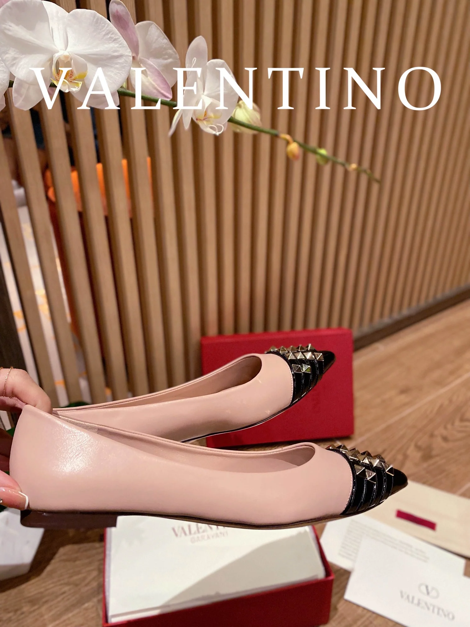 Valentino - Абрикосовые балетки с острым носком - 1