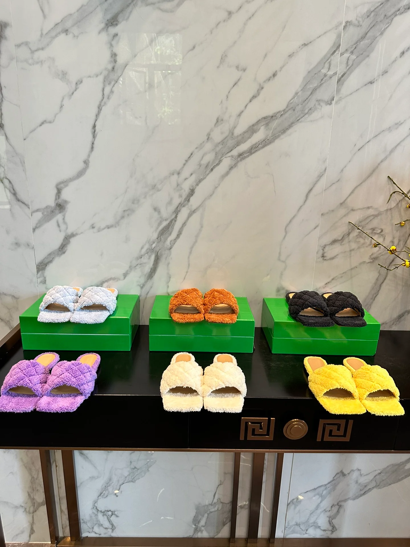 Новинка 2023 года от BV - Серия плюшевых тапочек - Черные