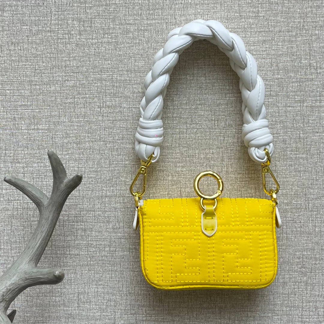 Маленькая желтая сумка-багет Fendi Baguette Nano