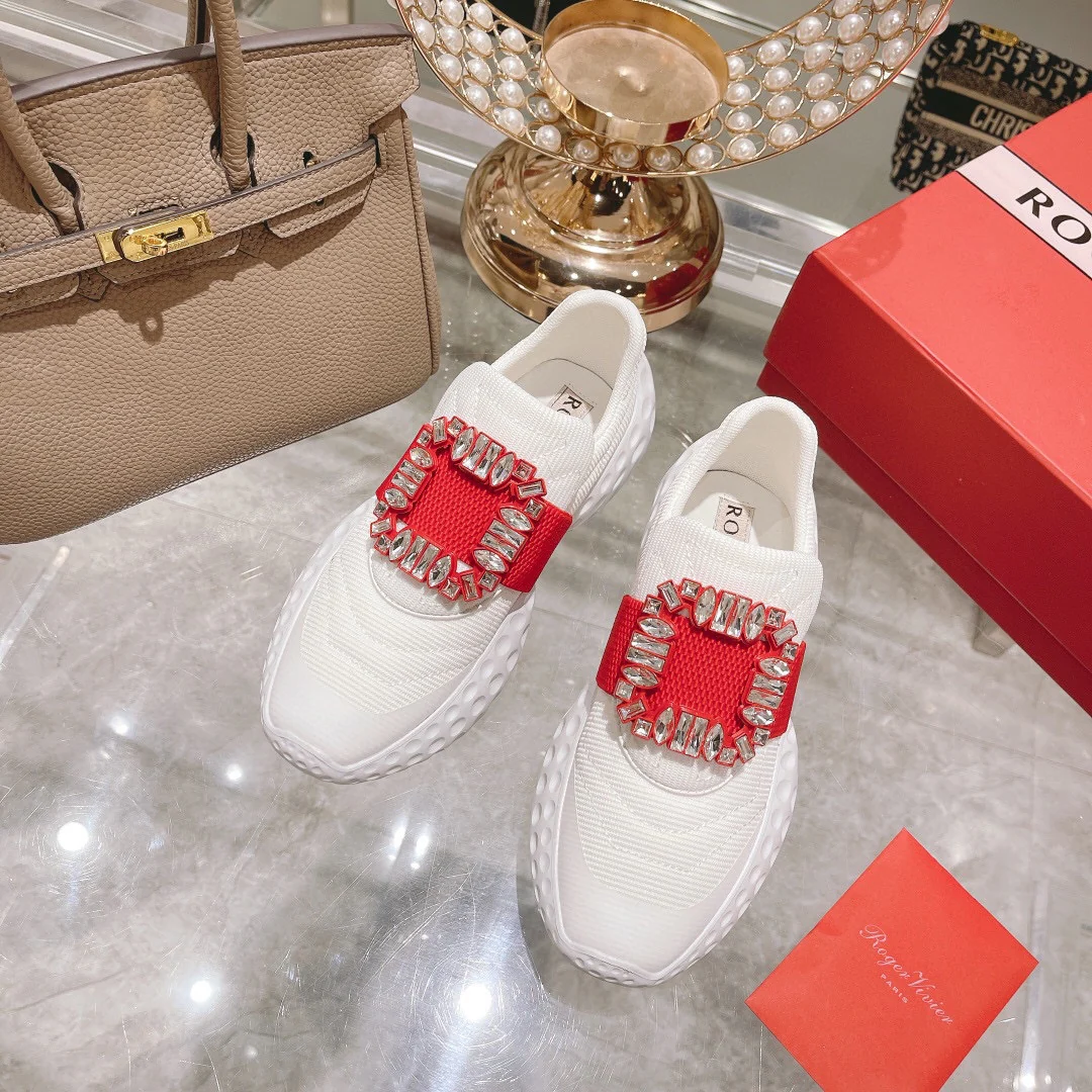 Обувь RV - Коллекция осень/зима 2022 - Классические повседневные туфли с пряжкой, украшенной стразами.