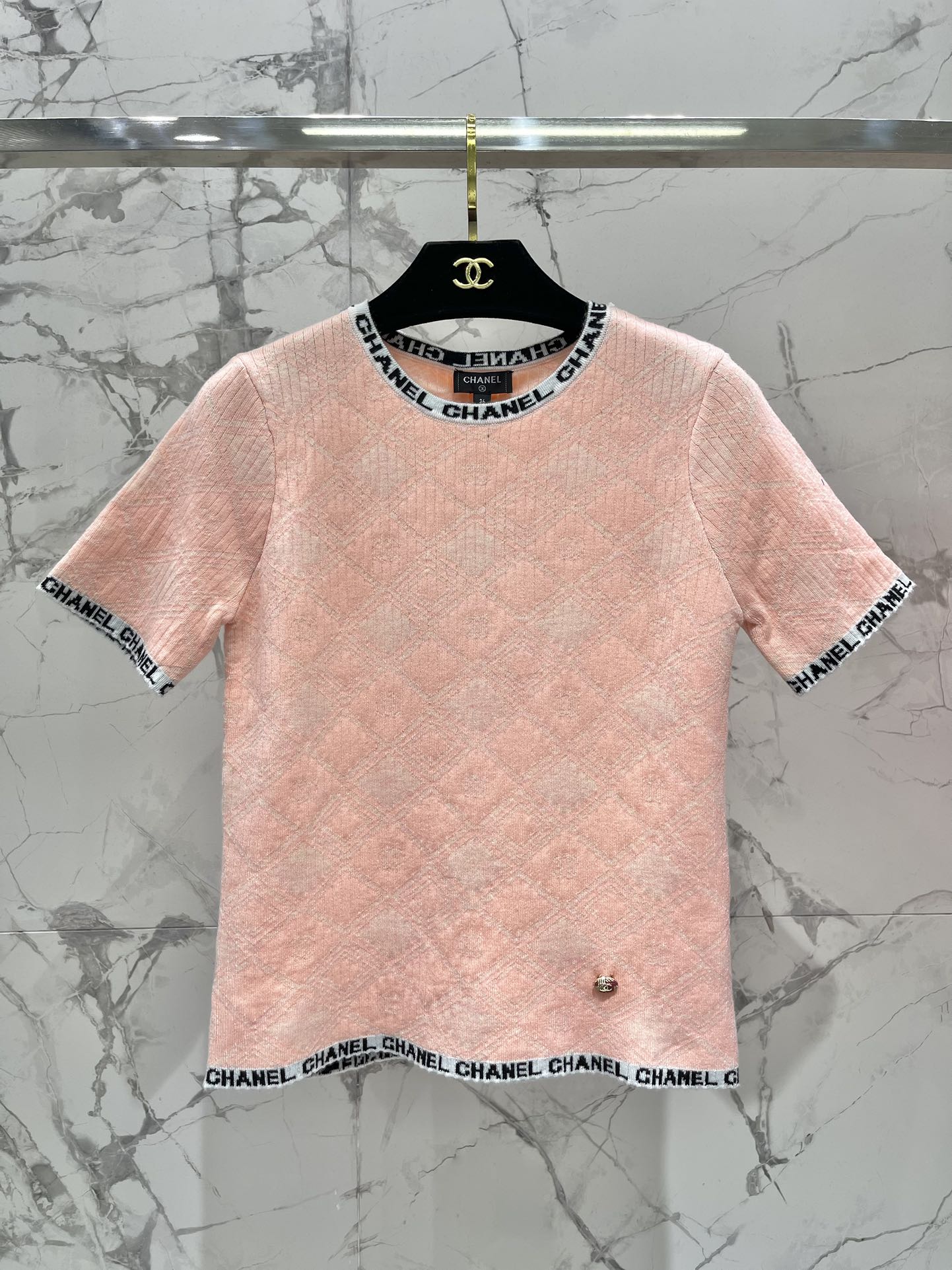 Новый клетчатый трикотажный топ Chanel 2403-24 с короткими рукавами - оранжево-розовый