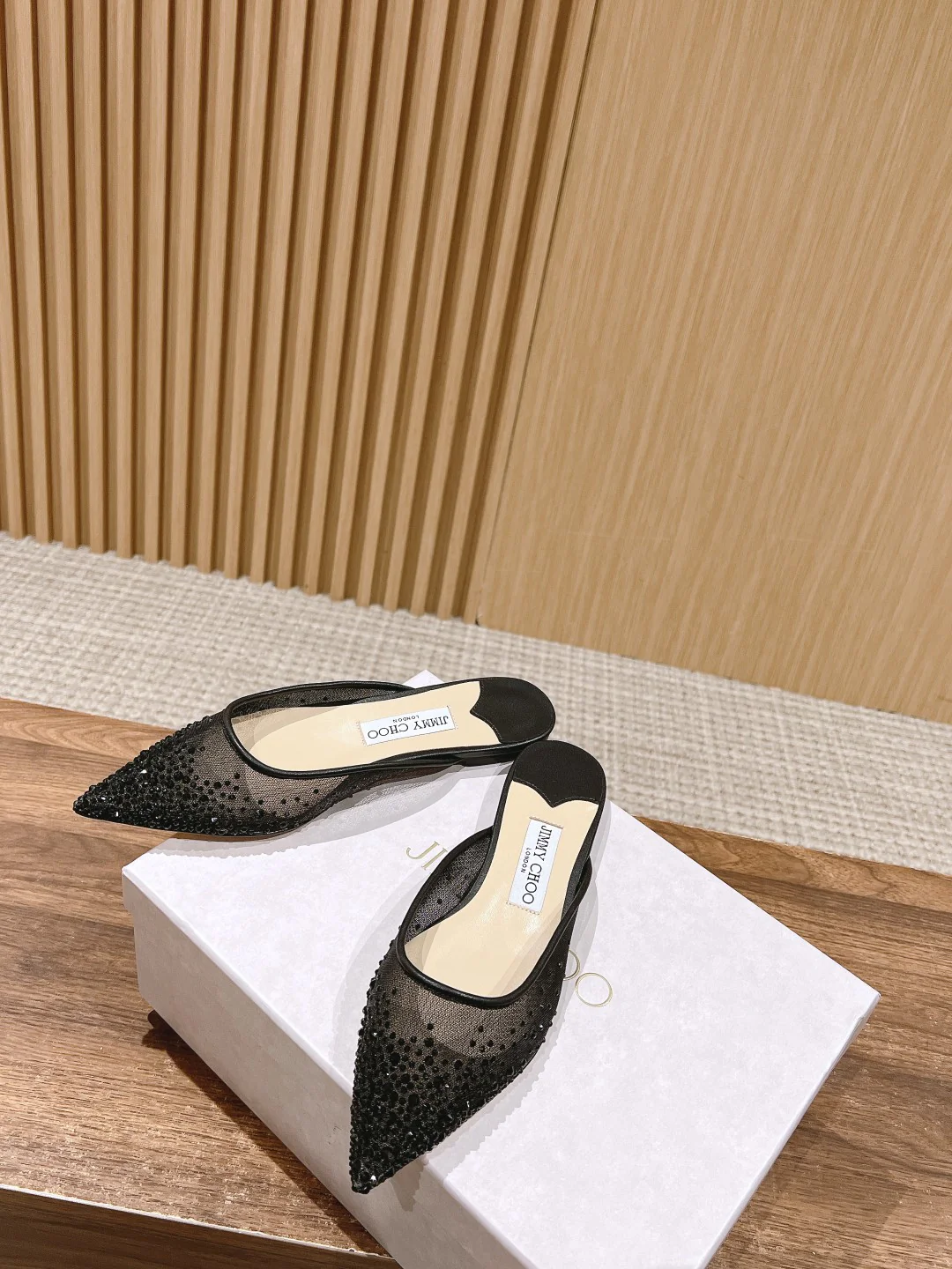 Jimmy - Тапочки с острым носком и стразами, сетчатые, черные