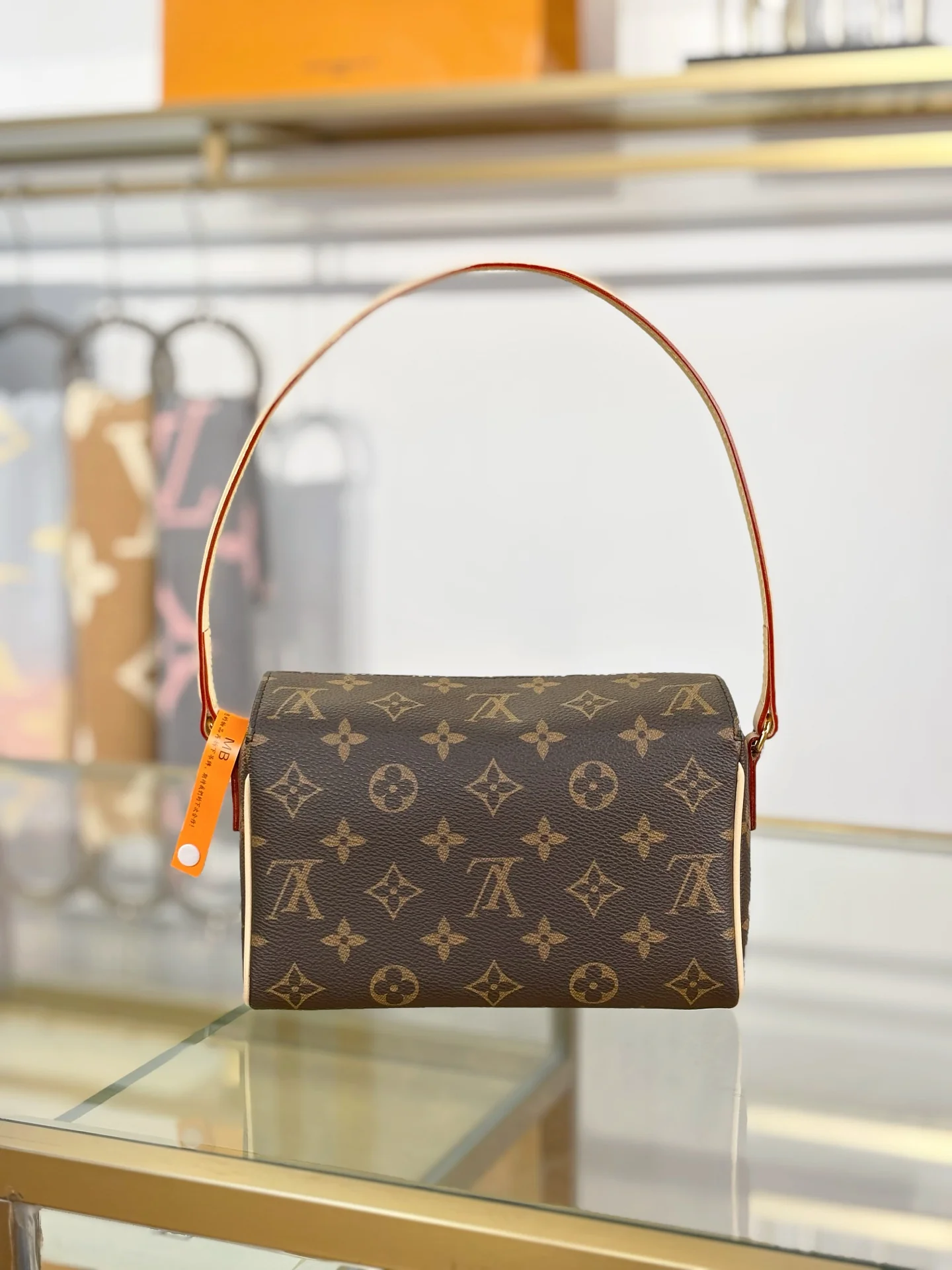 Винтажная маленькая сумочка-коробочка LV-m51900 - канва с монограммой.