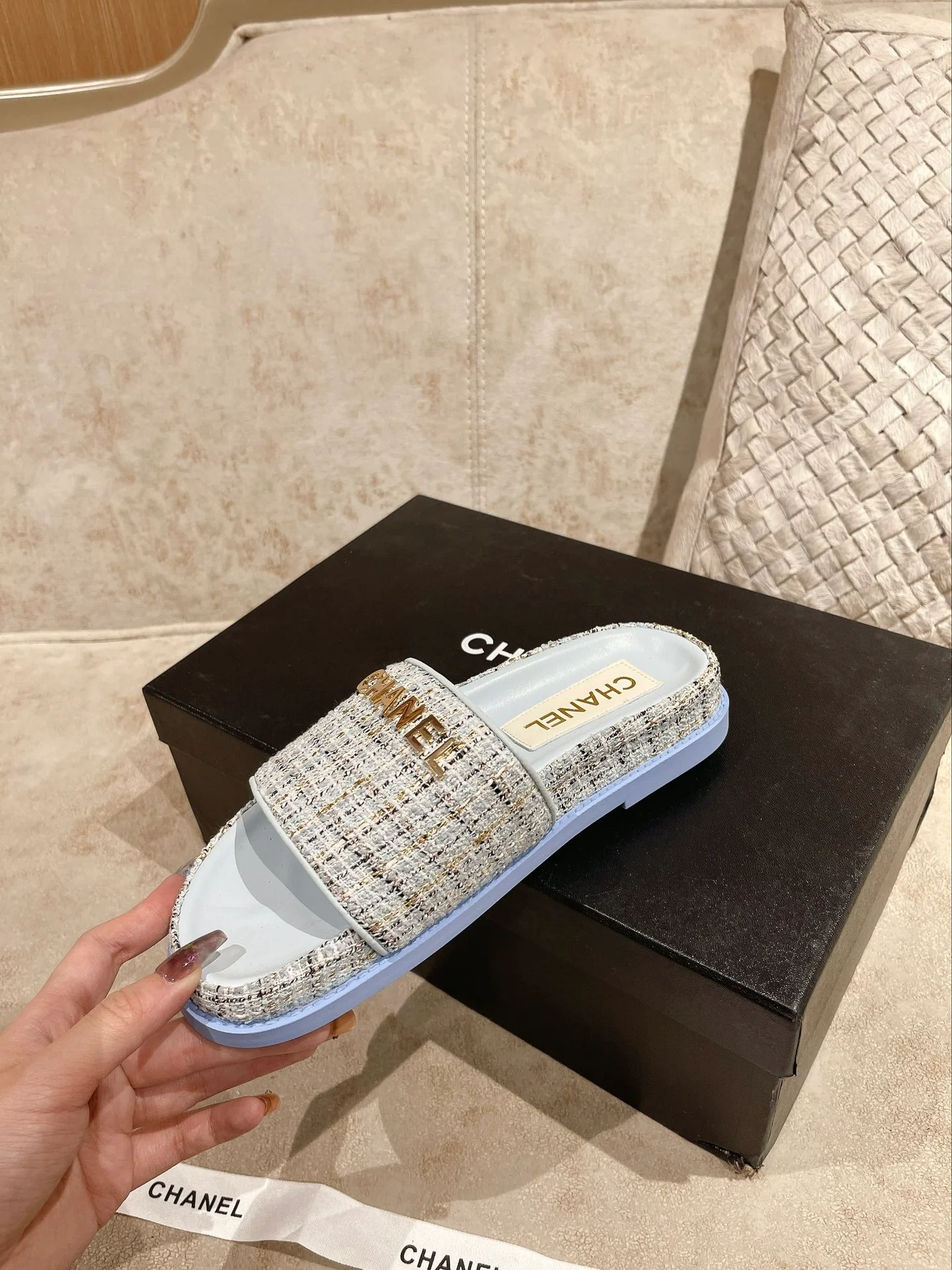 Новинка сезона весна/лето 2023 от Chanel - Шерстяные тапочки - Синие