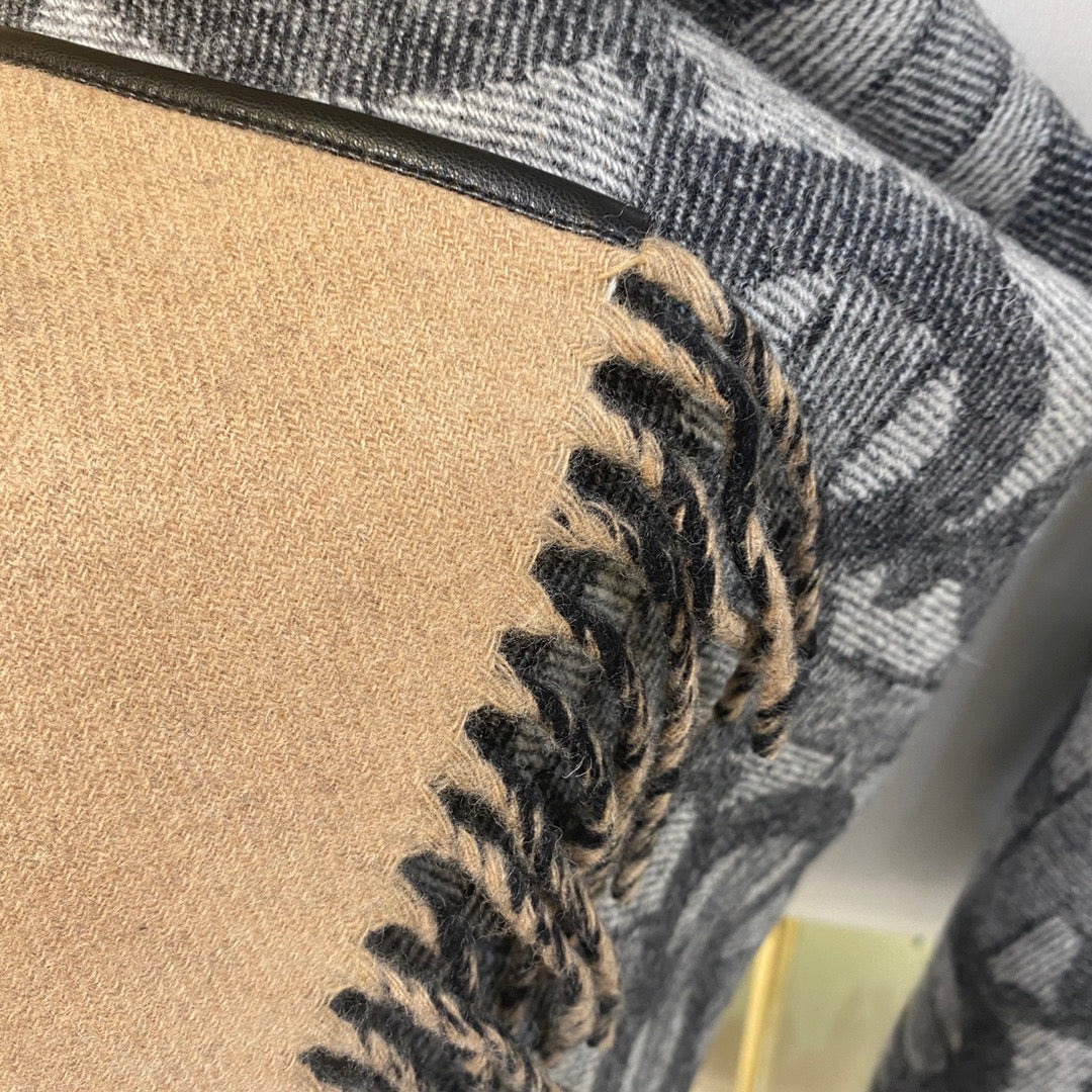 Двусторонняя шаль Burberry TB с монограммой и жаккардовым узором - 140-140 см