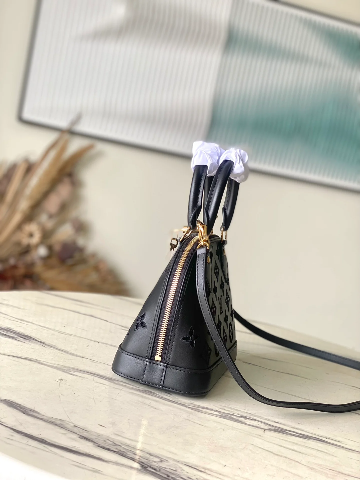 m22878-LV-new-alma-bb сумка-оболочка-черная