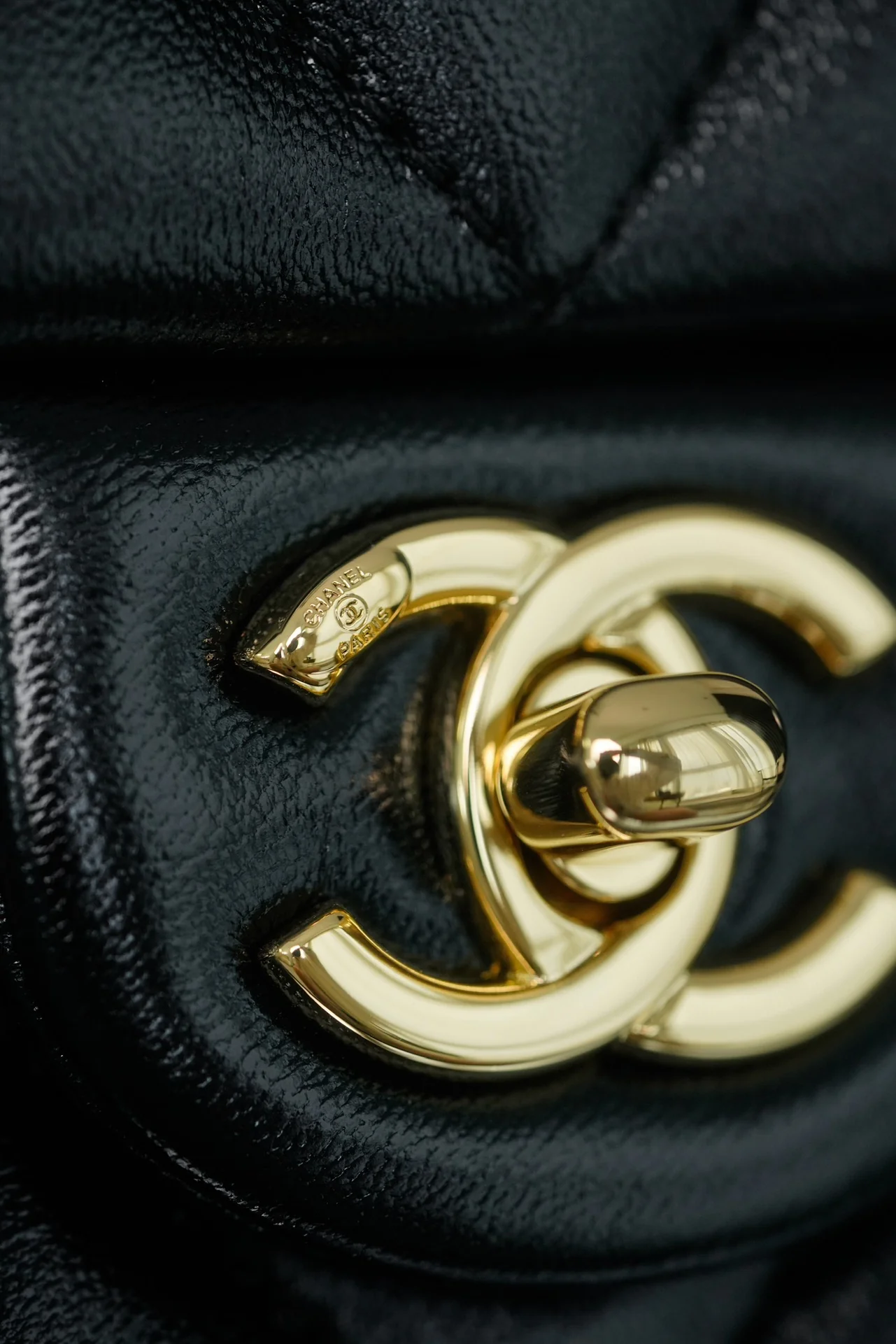 Chanel - ??? - Новая большая квадратная сумка с клапаном и толстой цепочкой - Черная