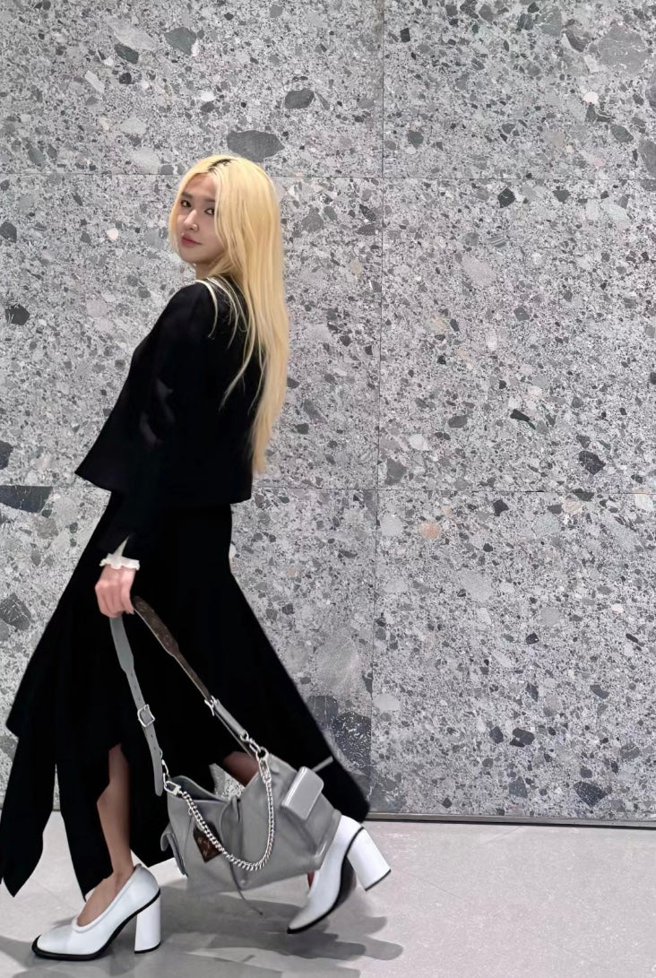 LV-m24861-carryall-cargo-vibe-pm handbag-grey