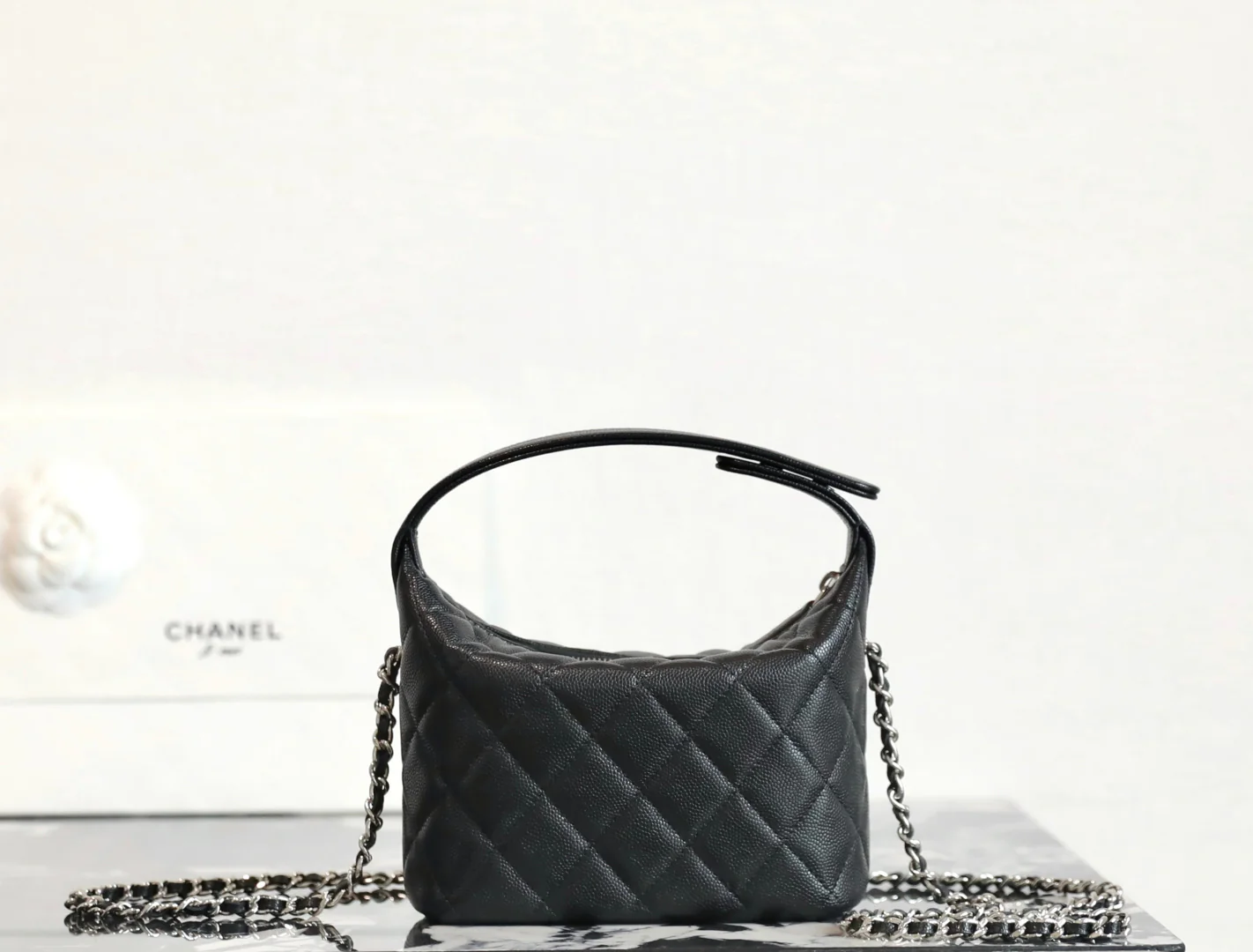 Chanel - Осенне-зимняя сумка для обеда в форме звезды - Черная с пряжкой в ??виде бриллианта