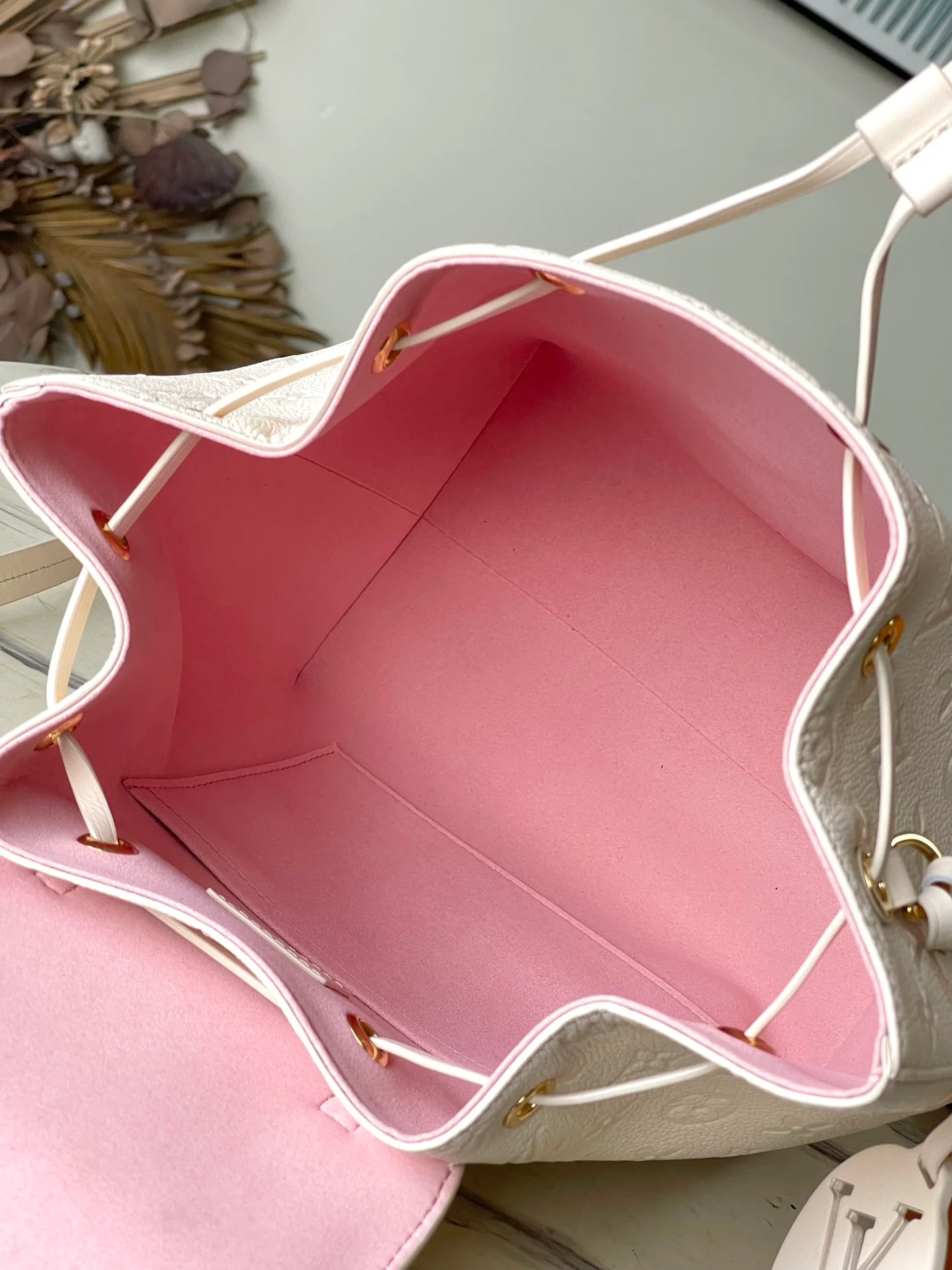 m45397-LV-own-White Backpack