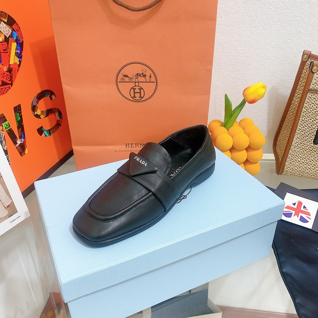 Обувь Prada - удобные лоферы Prada из мягкой кожи - черные