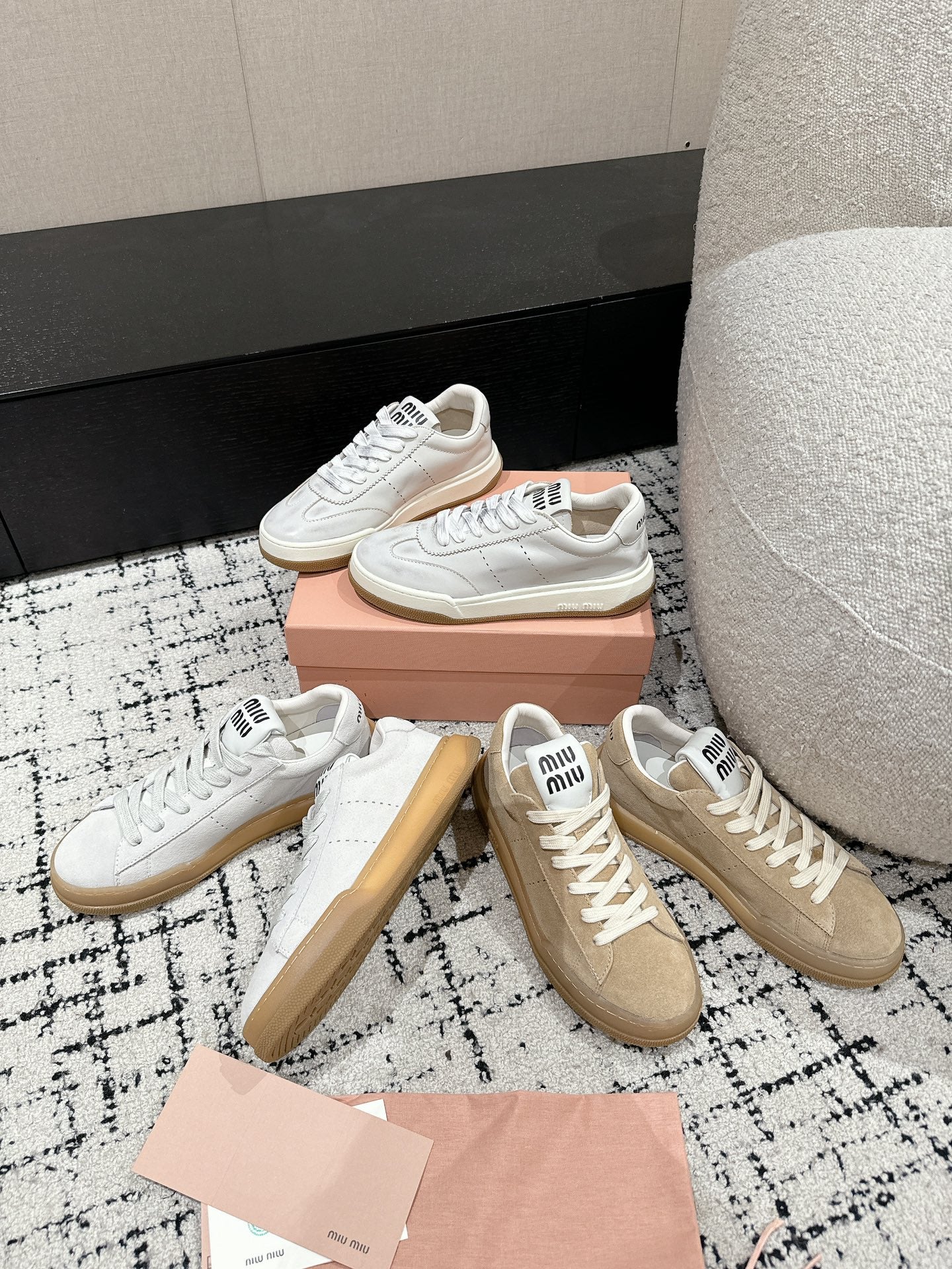 Изображение 1 коллекции повседневной обуви Miu Miu 2024 года.