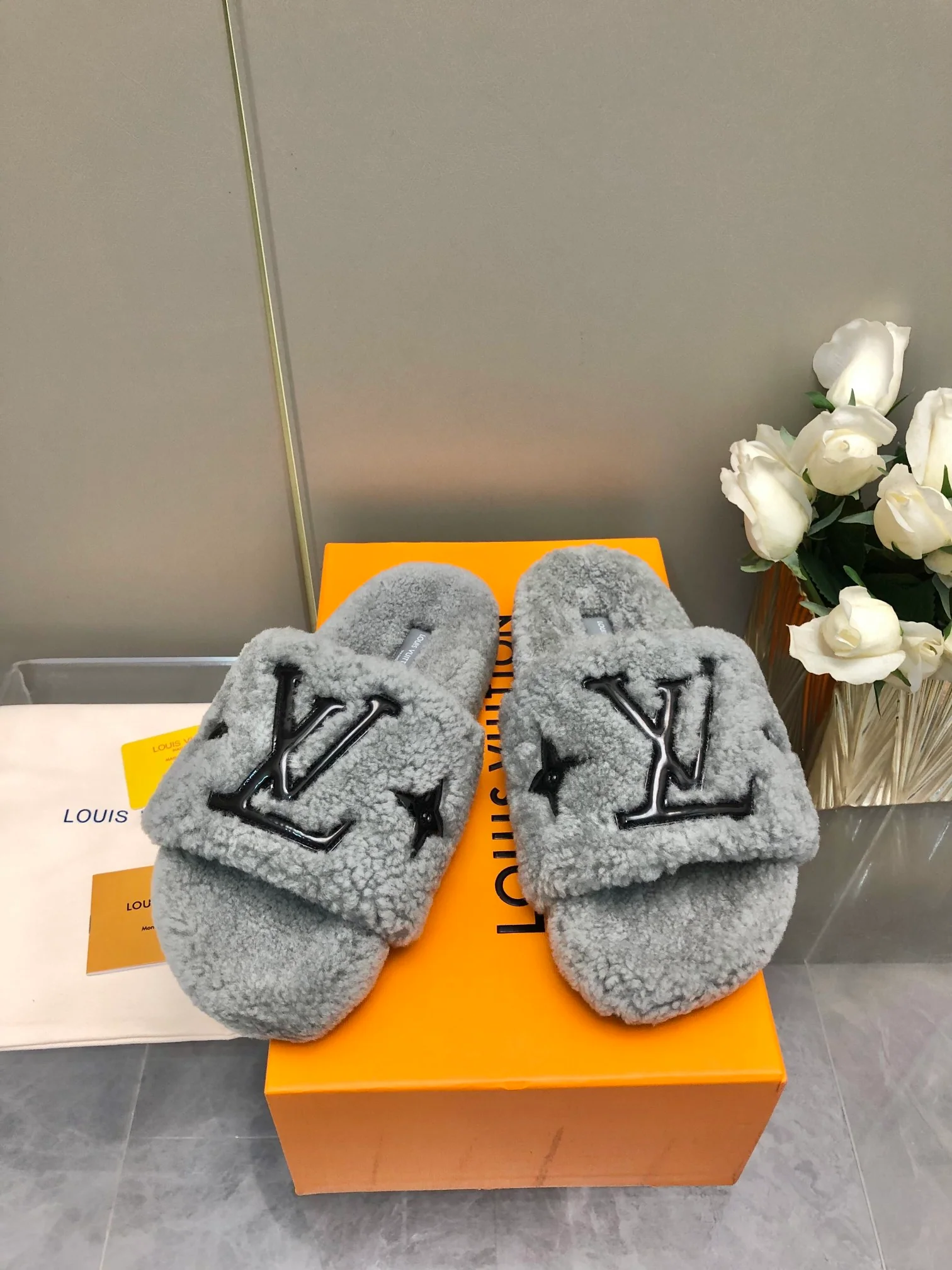LV-2024 Шерстяные тапочки - Серые - 1