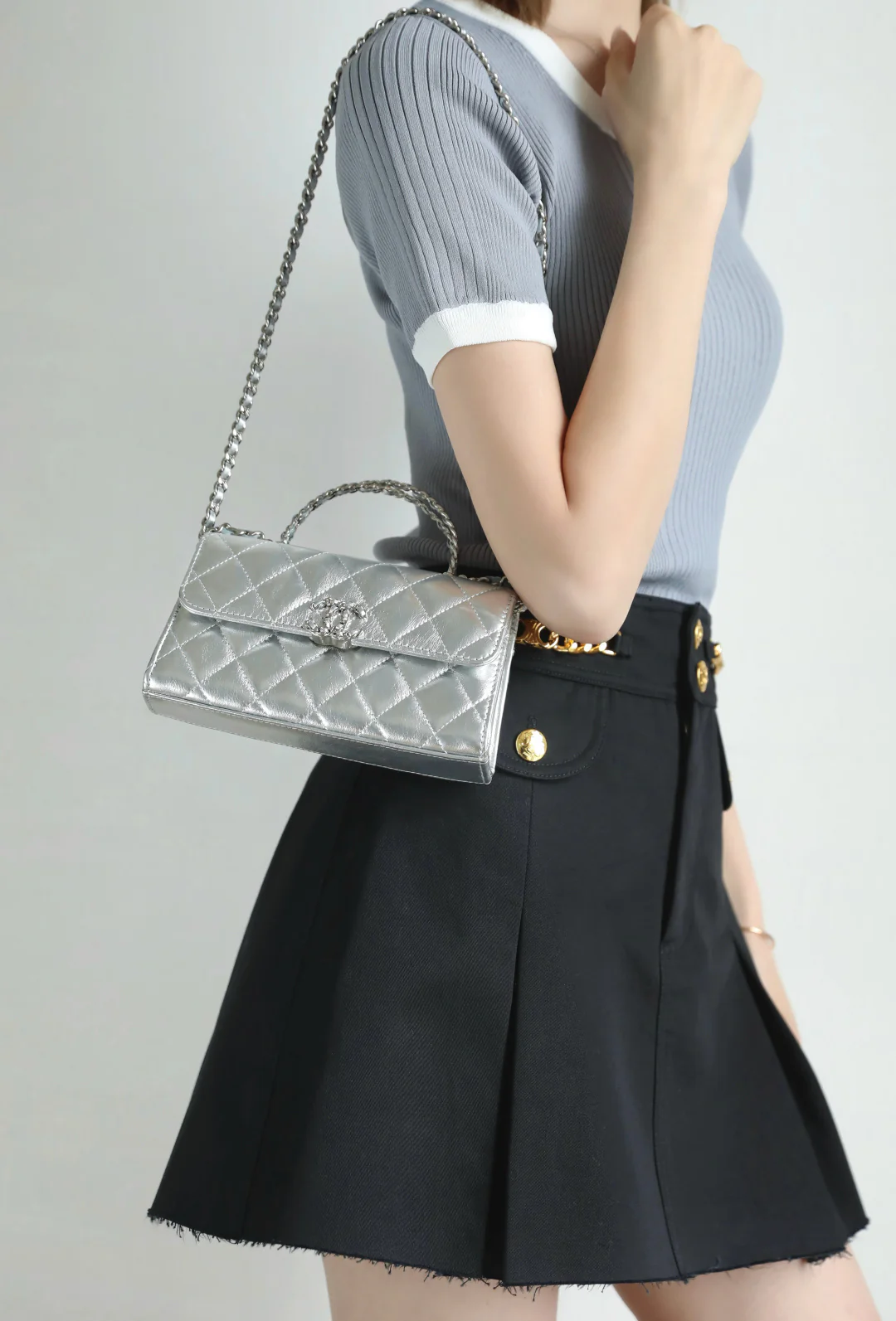 Chanel - ??? - Ручки через плечо - Металлический серебристый - Серебряная пряжка