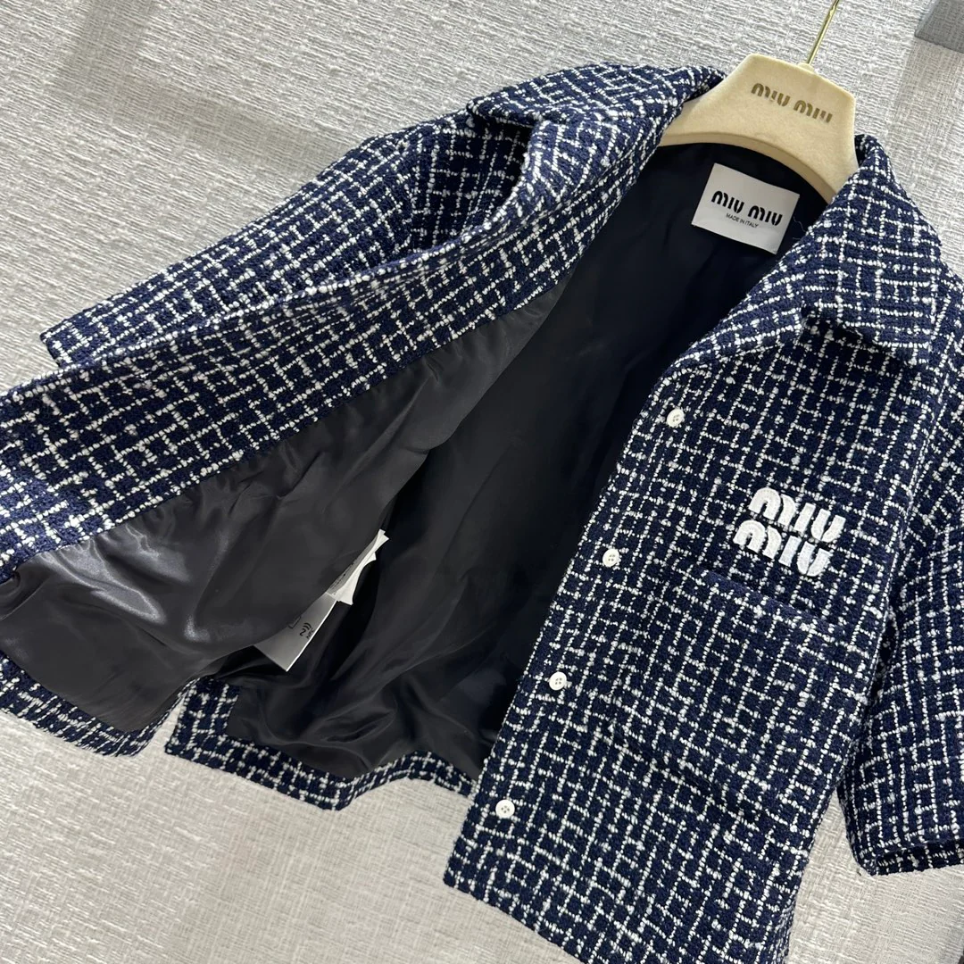 Miu Miu - 2404-24 Новинка ранней весны: твидовый костюм в сине-белую клетку