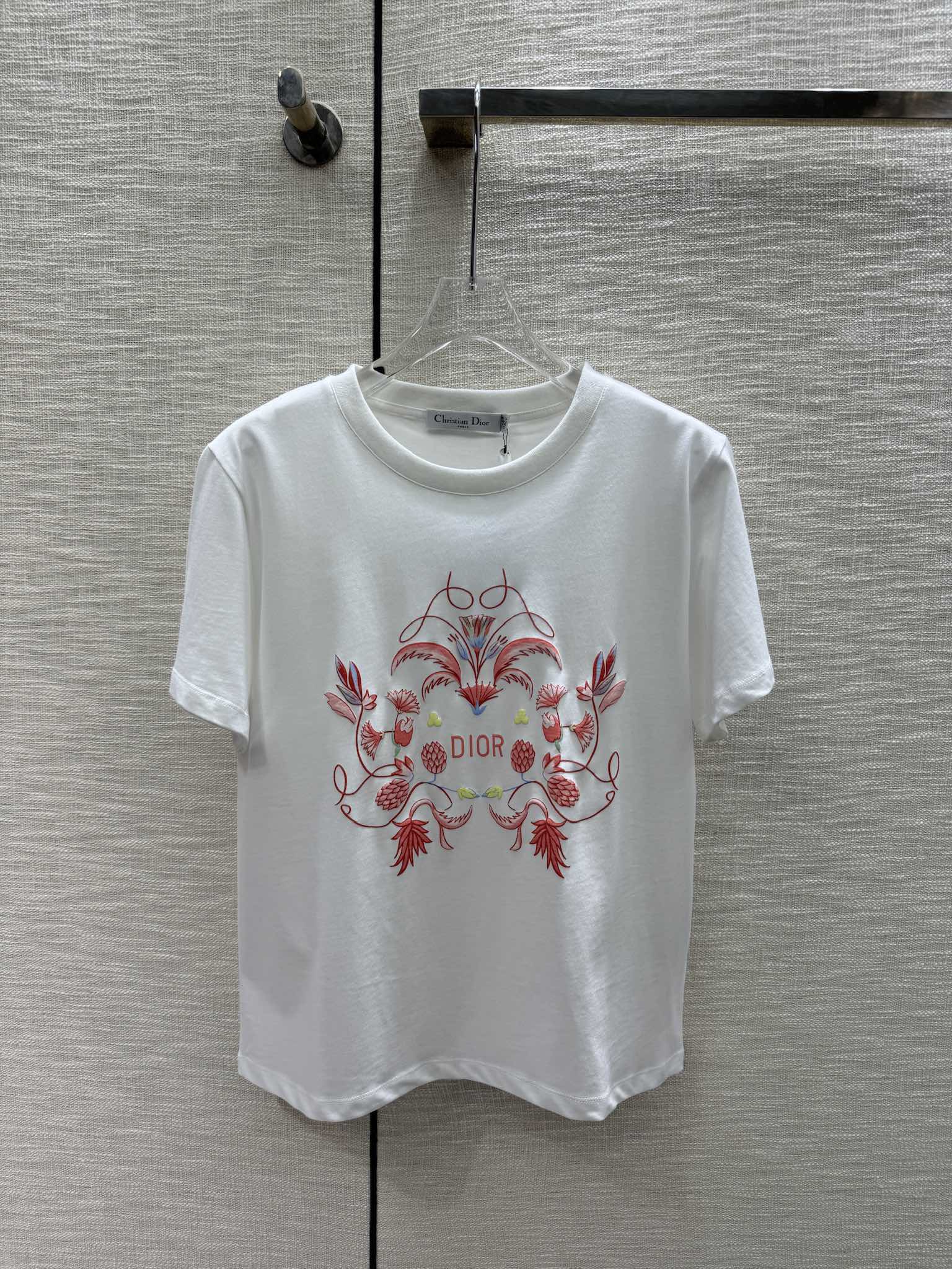 Футболка Dior 2403-24 Early Spring Newest Foam Print — белая.