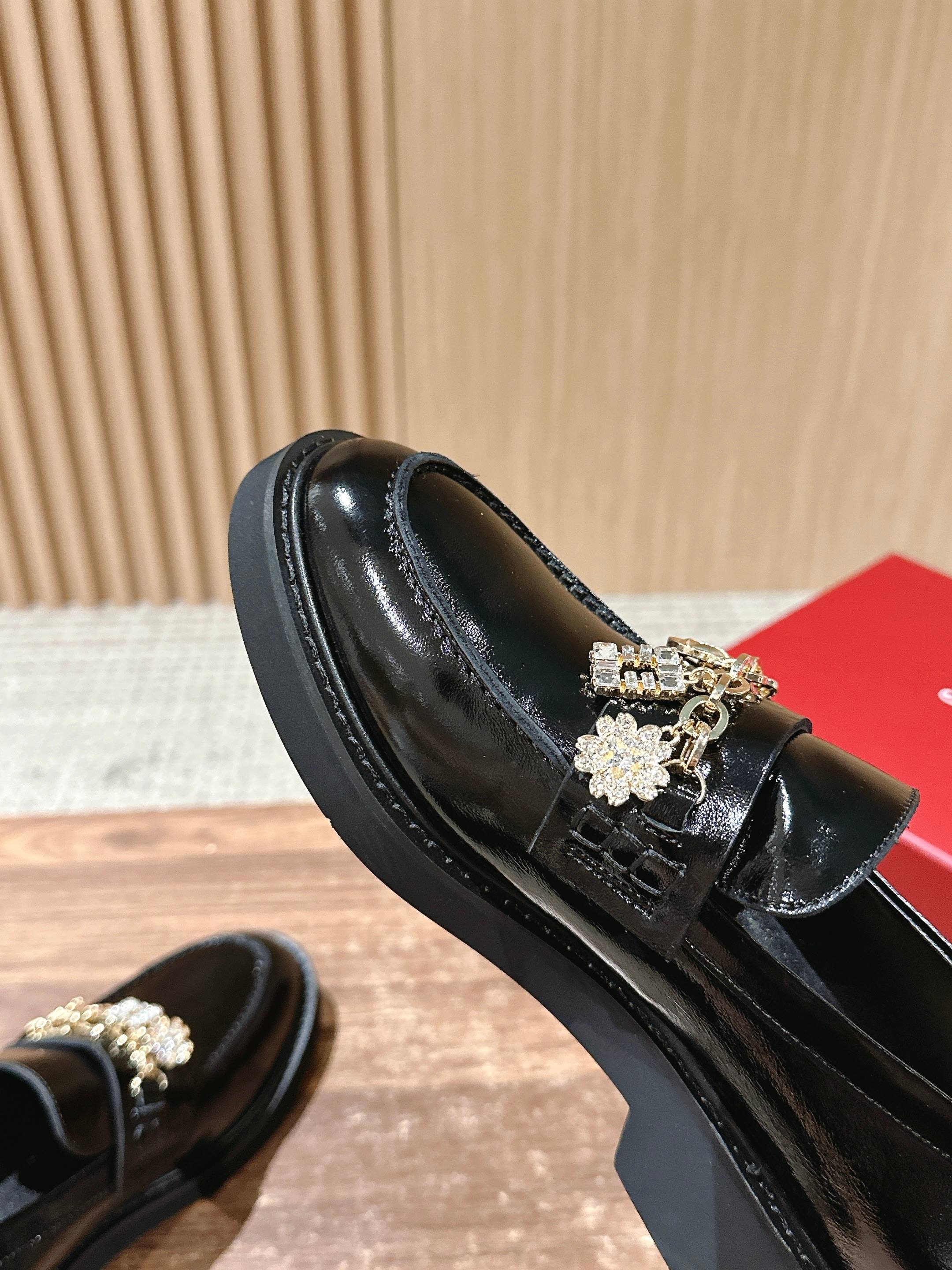 Новинка сезона весна/лето 2025 — Ботильоны на платформе.