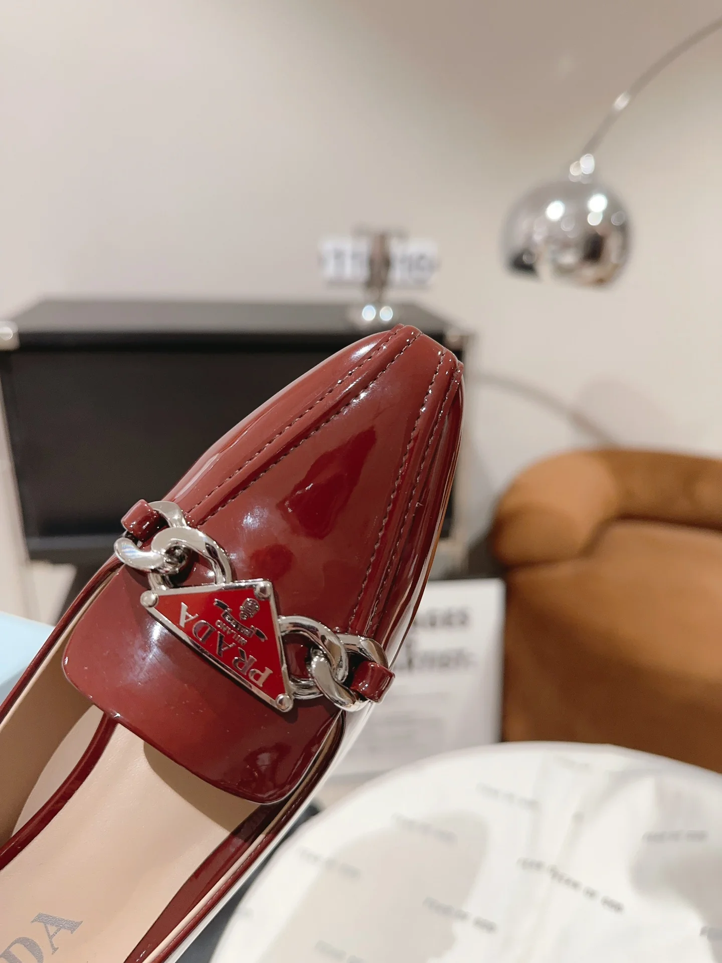 Prada - Коллекция Мэри Джейн - Туфли на низком каблуке с острым носком - Красные