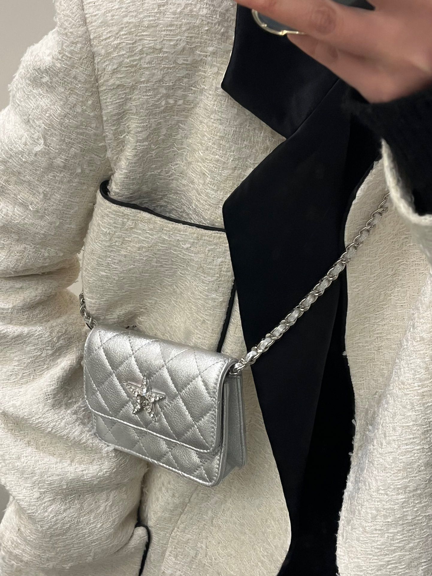 Новинка весны/лета от Chanel - Мини-сумка через плечо Chanel 24c - Серебристая