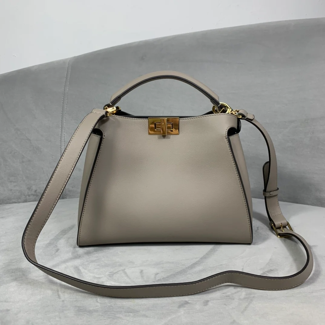 Сумка Fendi Peekaboo из серой кожи цвета ?слоновая кость?