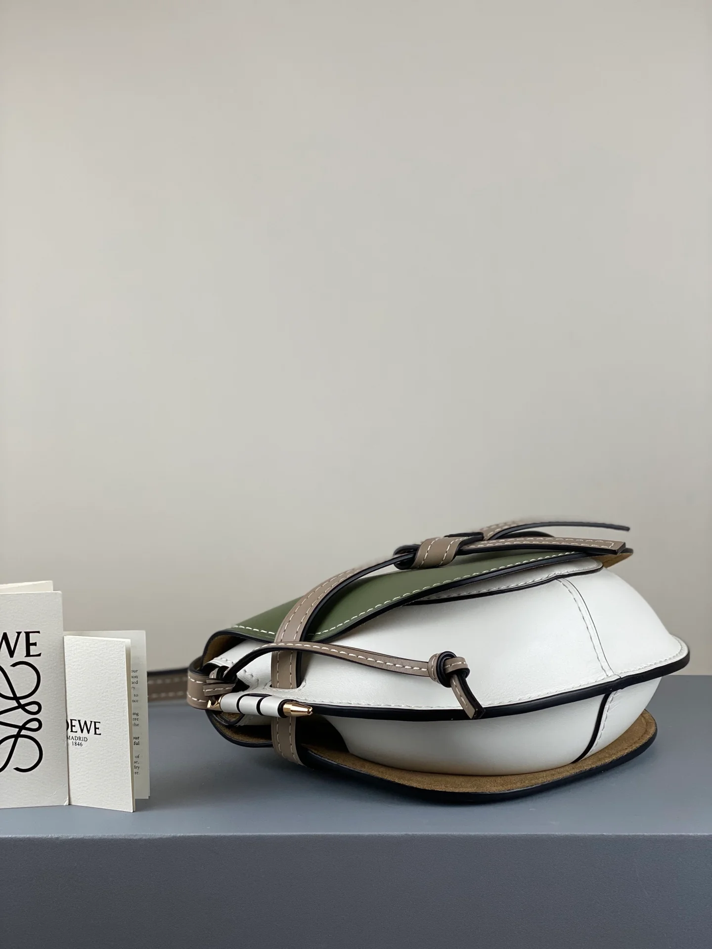 Loewe-gate-small-20x19x11-5-cm-8