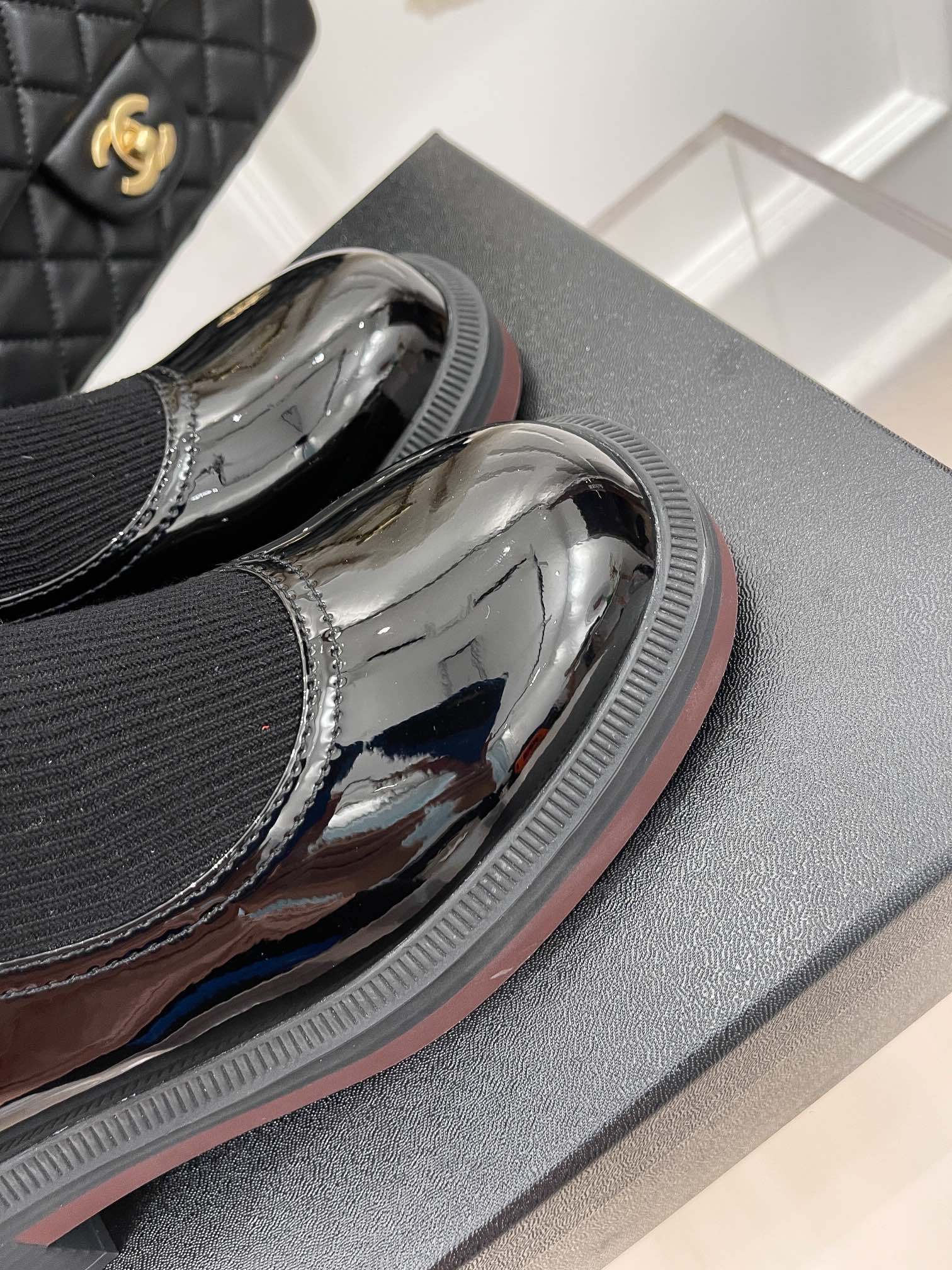 Новинка сезона осень/зима 2023 от Chanel - Ботинки-носки - Кожаные туфли-носки