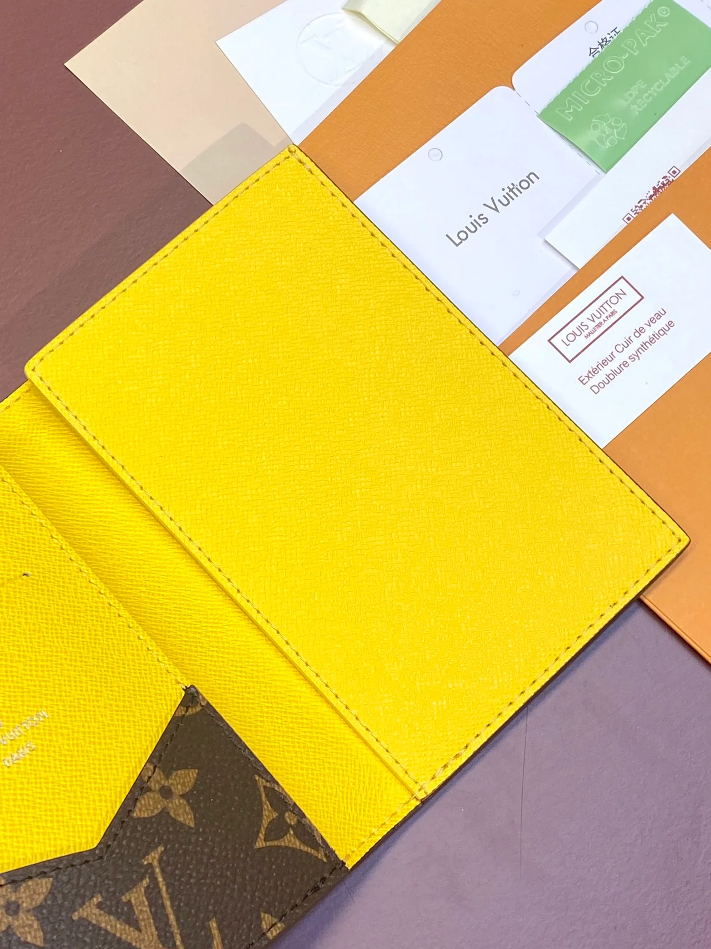 LV-m82867-Обложка для паспорта-Желтая