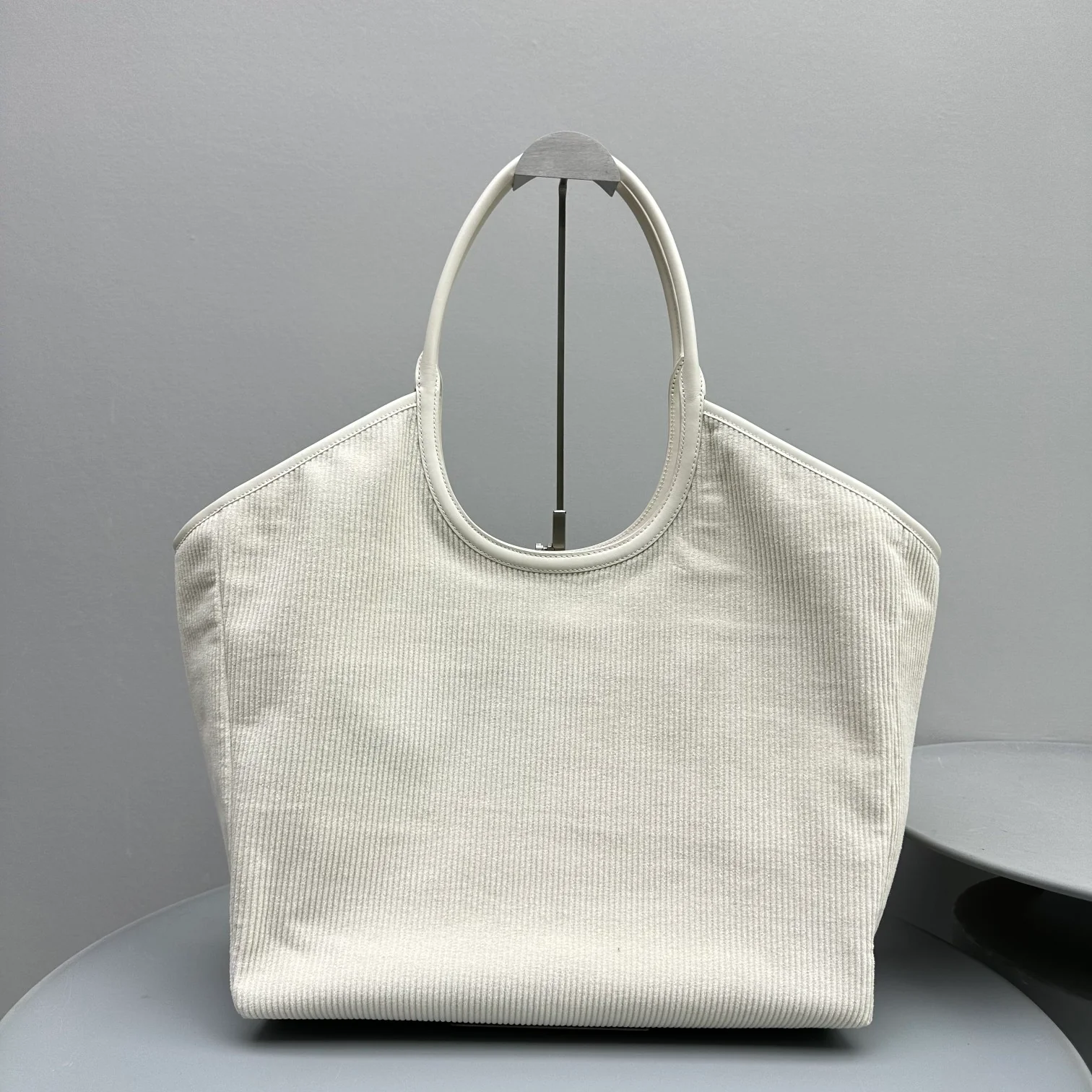 Сумка-тоут Miu Miu Ivy - вельветовая - белая