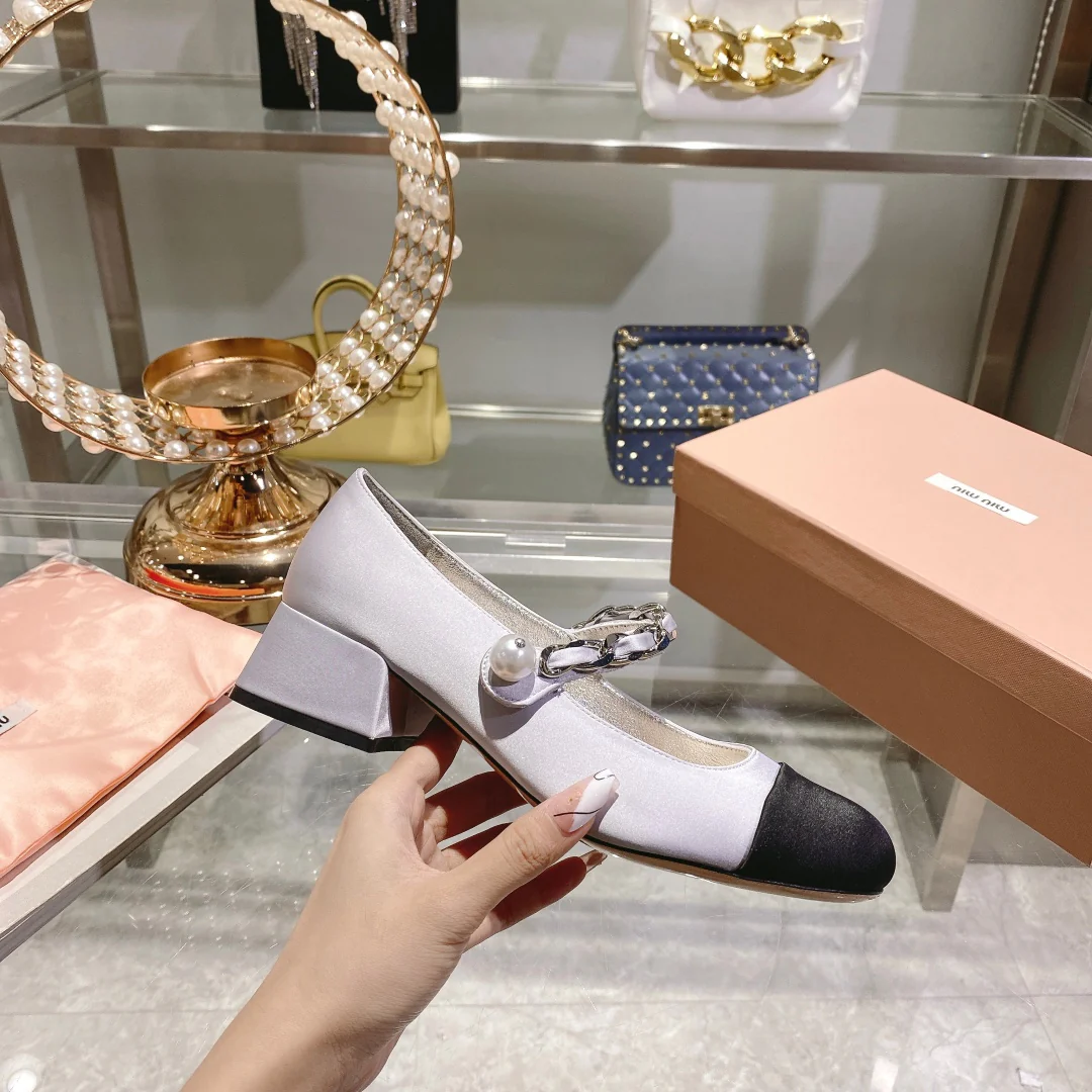 Весенняя коллекция Miu Miu 2023 — Шелковые туфли с квадратным носком — Фиолетовые