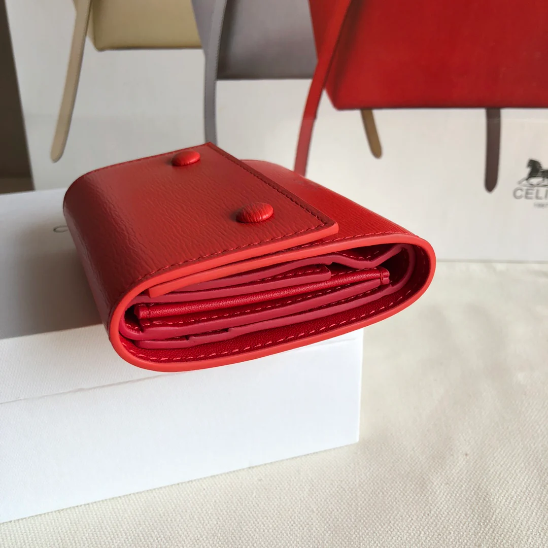 Короткий трехсекционный кошелек Celine с узором ?Красная рябь на воде?.