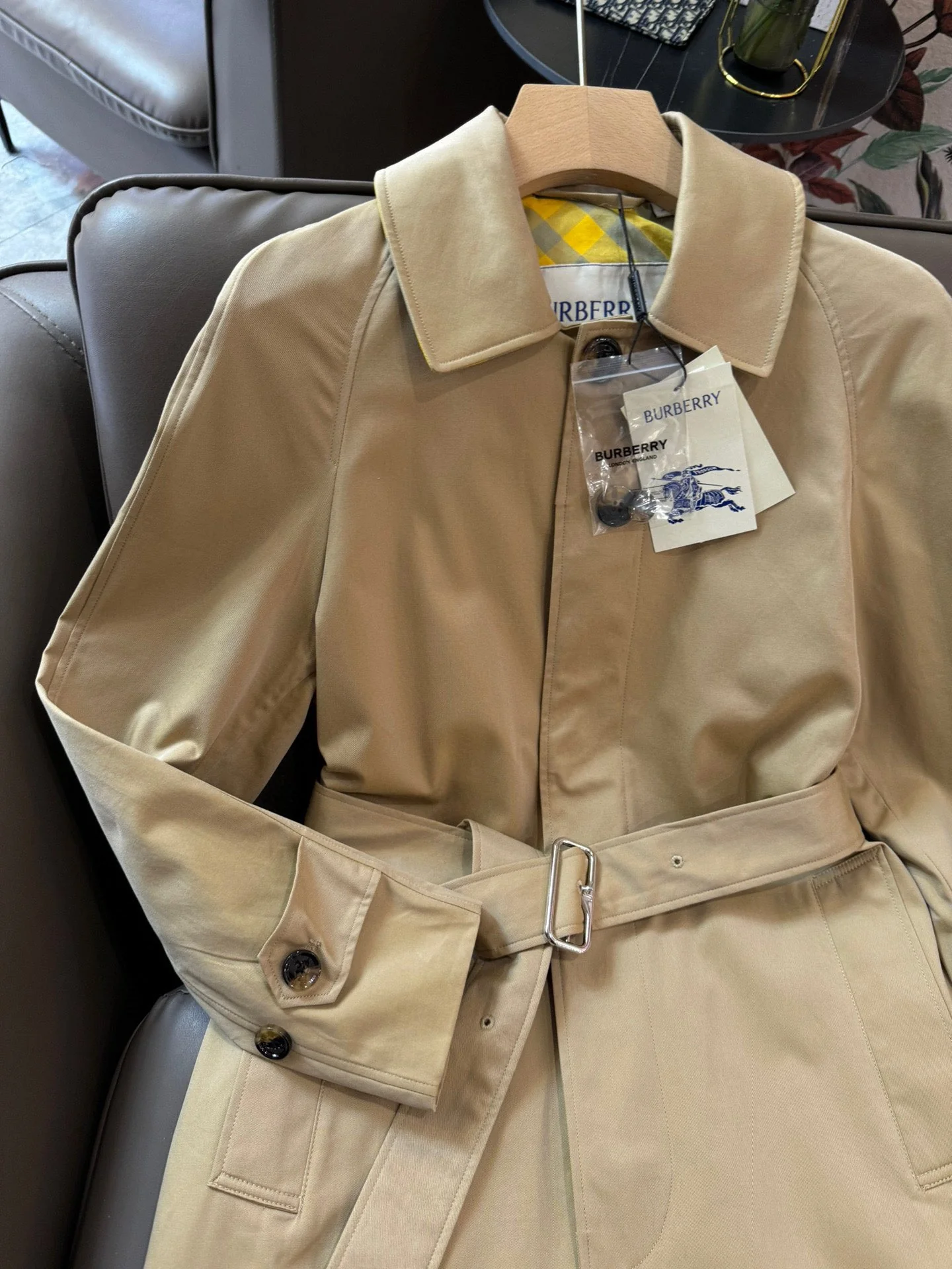 Тренч Burberry 2403-24ss на шнуровке, светло-коричневый.