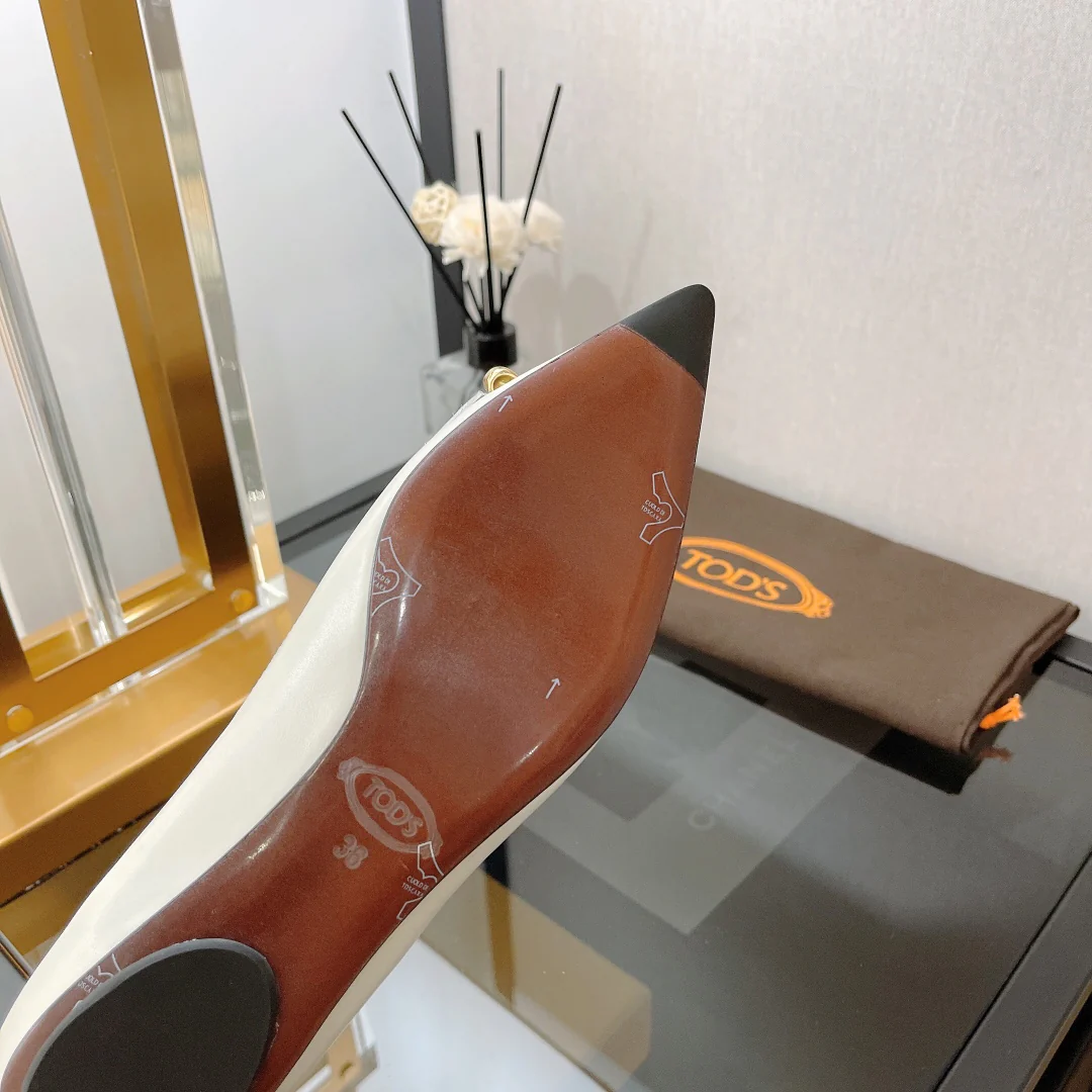 Туфли-балетки Tods с острым носком - 1