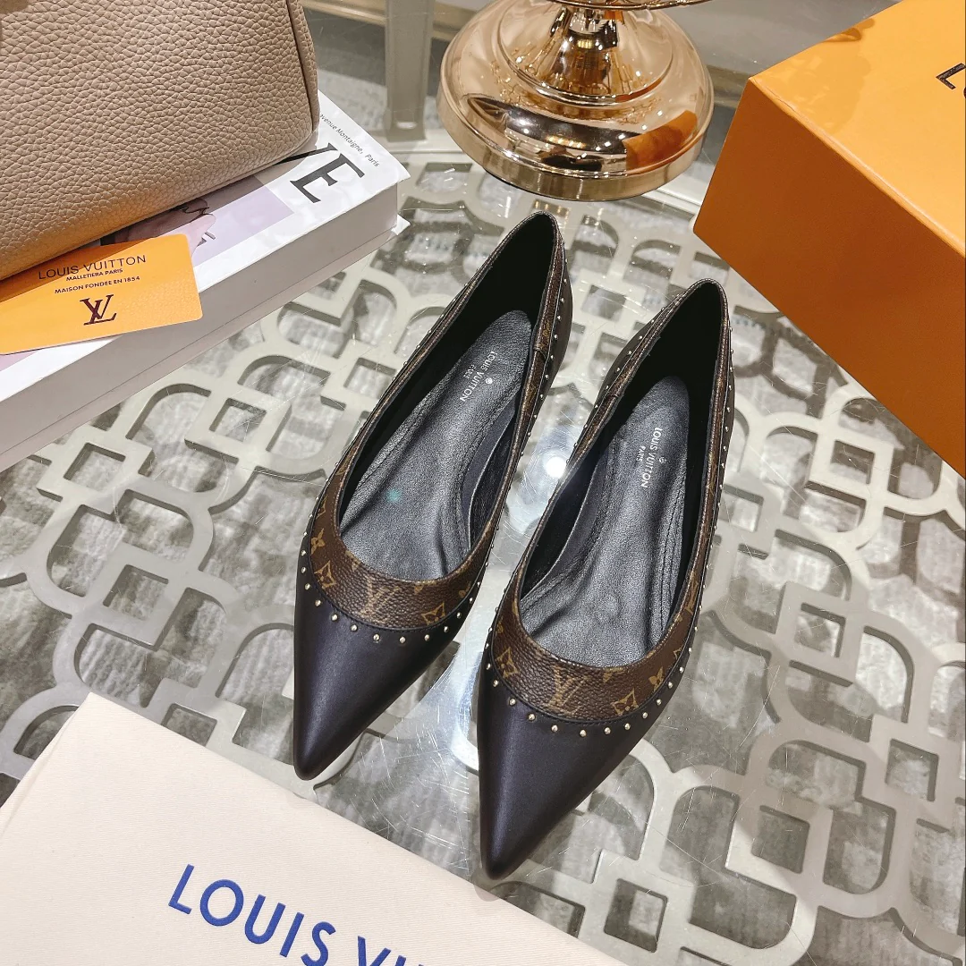 LV - Новинка сезона осень/зима 2022 - Туфли с плоским носком и острым носком